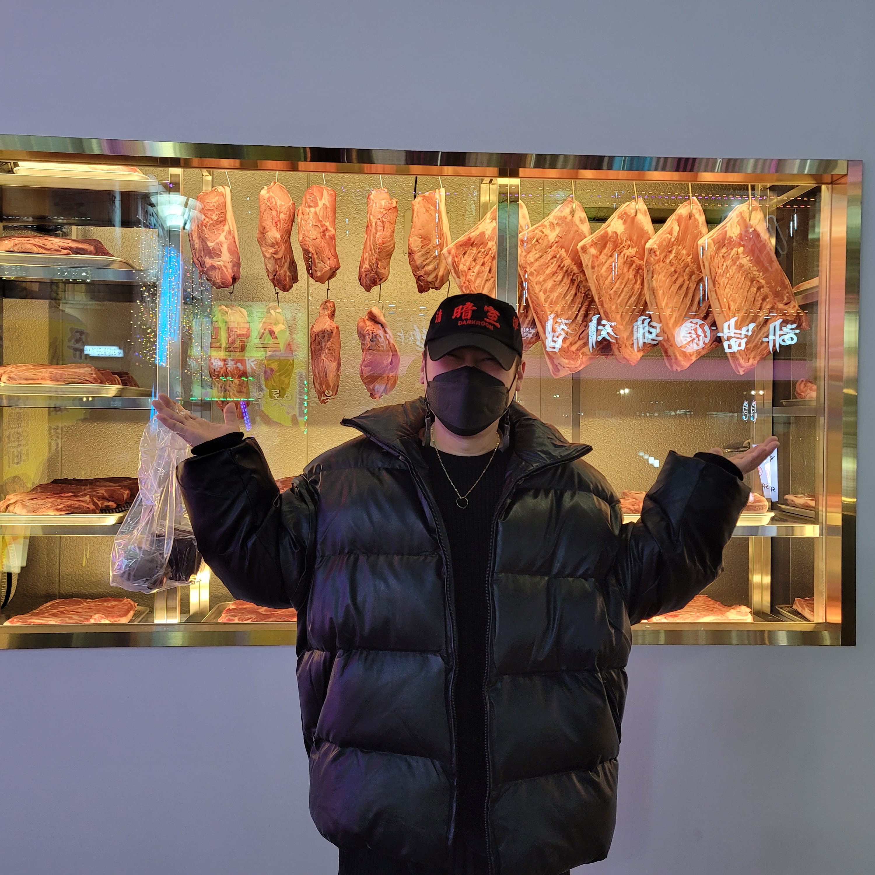 Darkr8m Studio Red Logo Cap, Nike SB Dunk Low Pro Chicago 착용 스타일 - 1