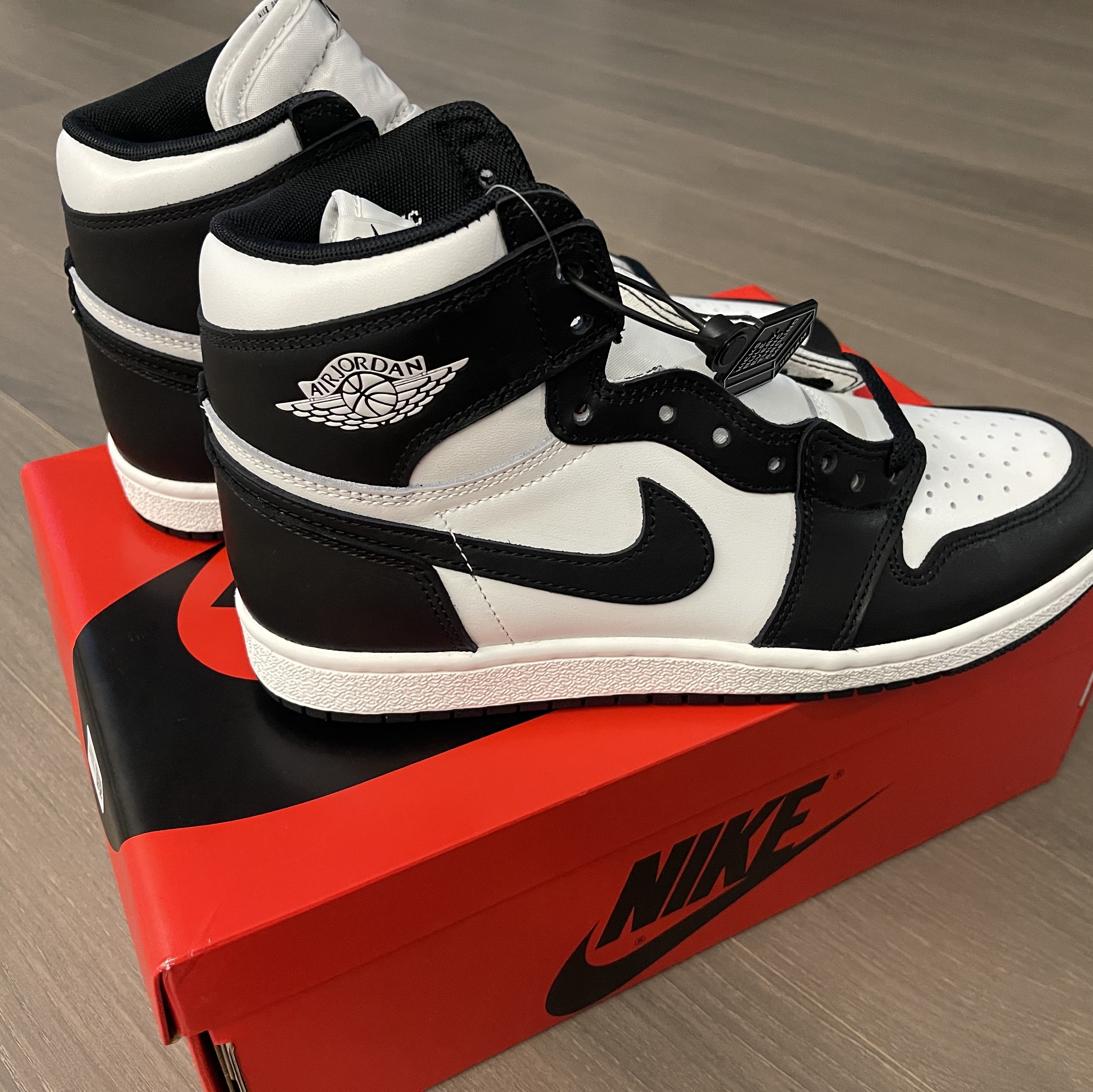 Jordan 1 High 85 Black White, Jordan 1 Retro High OG Chicago 2022 착용 스타일 - 2