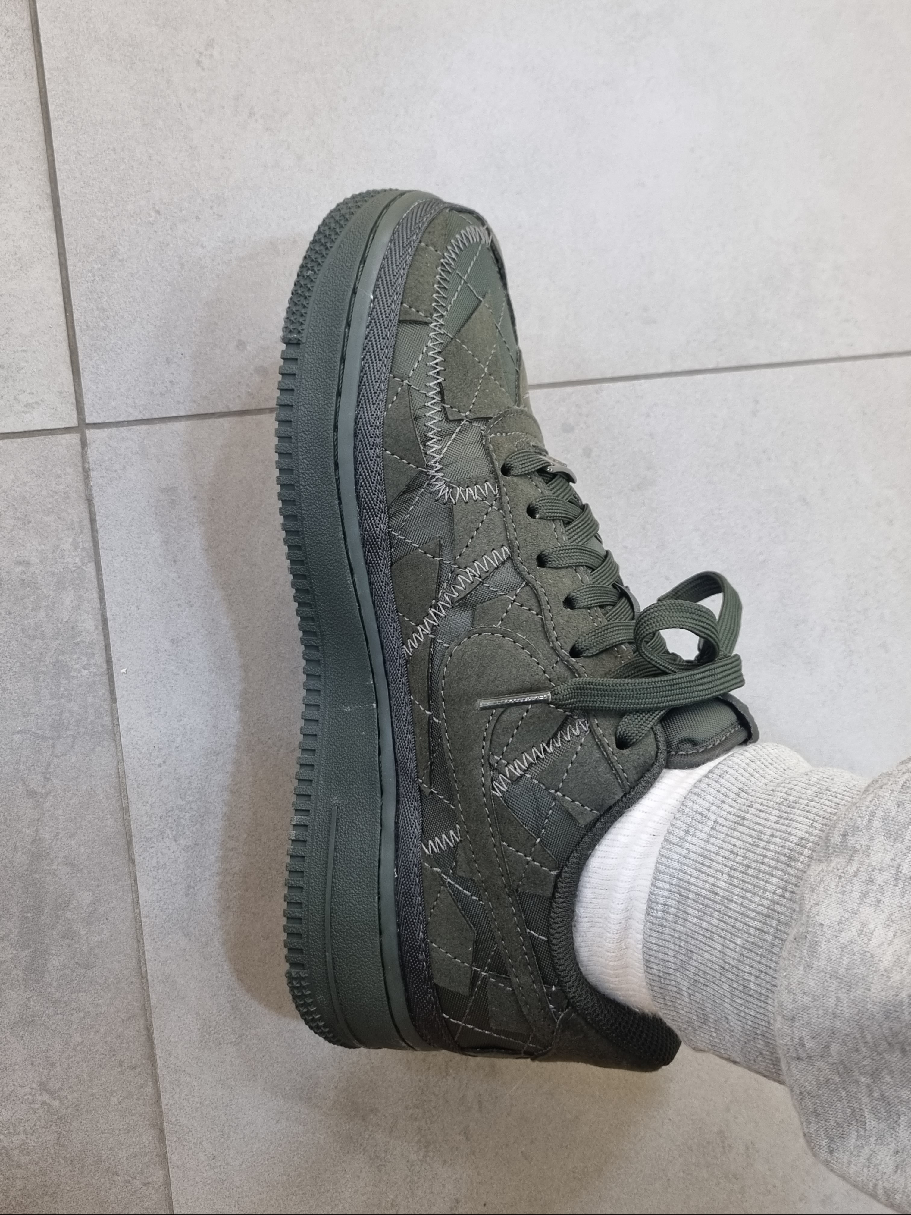 Nike x Billie Eilish Air Force 1 Low '07 SP Sequoia 착용 스타일
