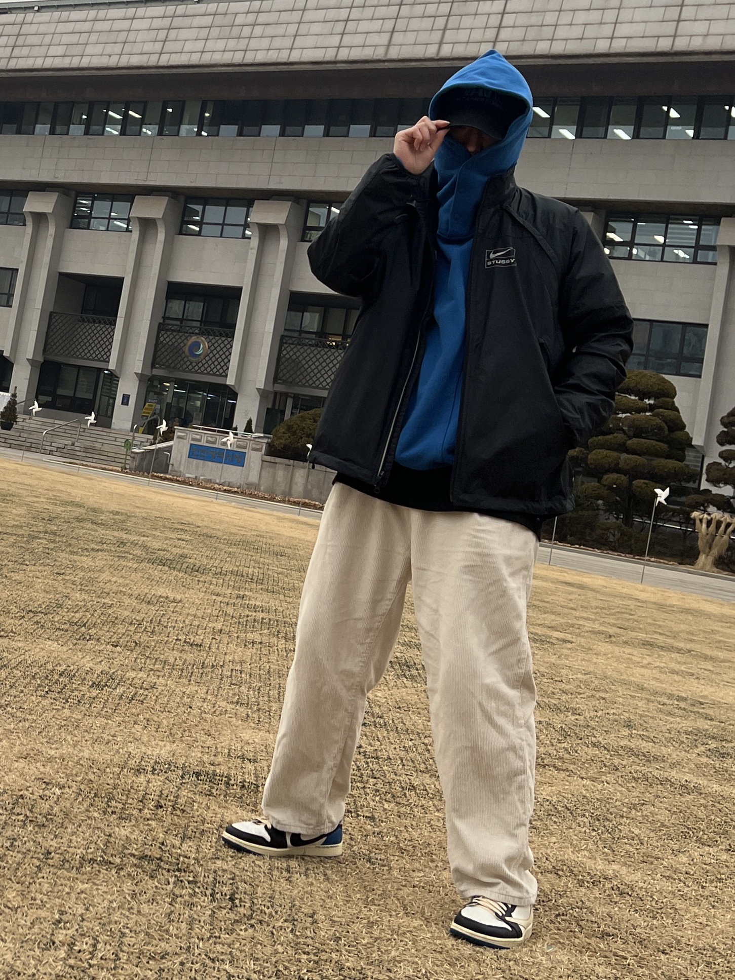 Nike x Stussy NRG FL Storm-Fit Jacket Black (DO5304-010), Jordan 1 x Travis Scott x Fragment Retro Low OG SP Military Blue 착용 스타일 - 1