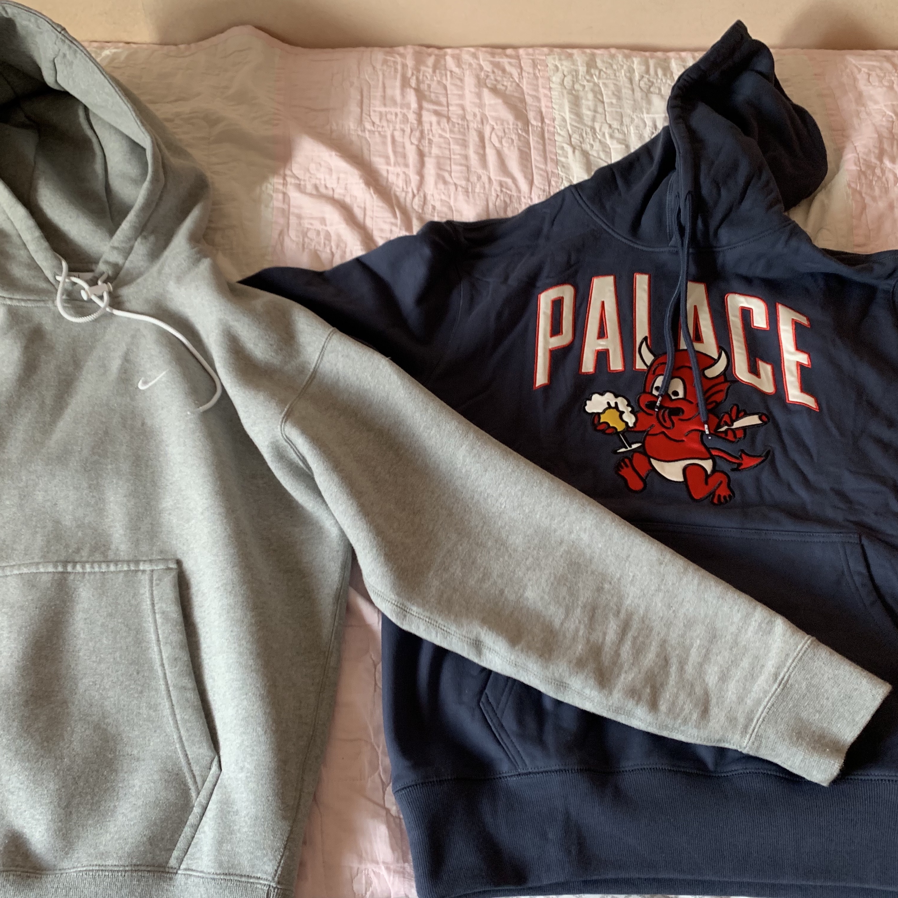 Palace Temptation Hood Navy - 23SS, Nike NRG Solo Swoosh Fleece Hoodie Dark Grey Heather - US/EU 착용 스타일
