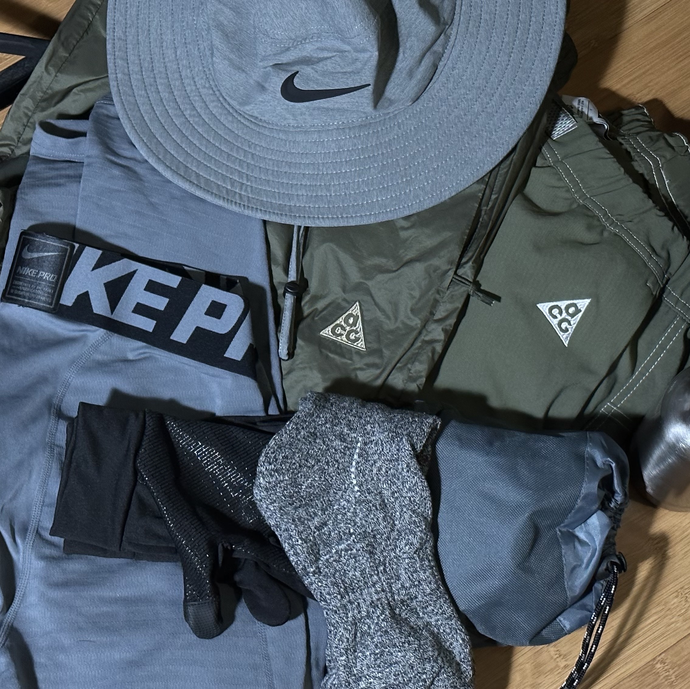 Nike ACG Smith Summit Cargo Pants Medium Olive - US/EU 착용 스타일 - 2