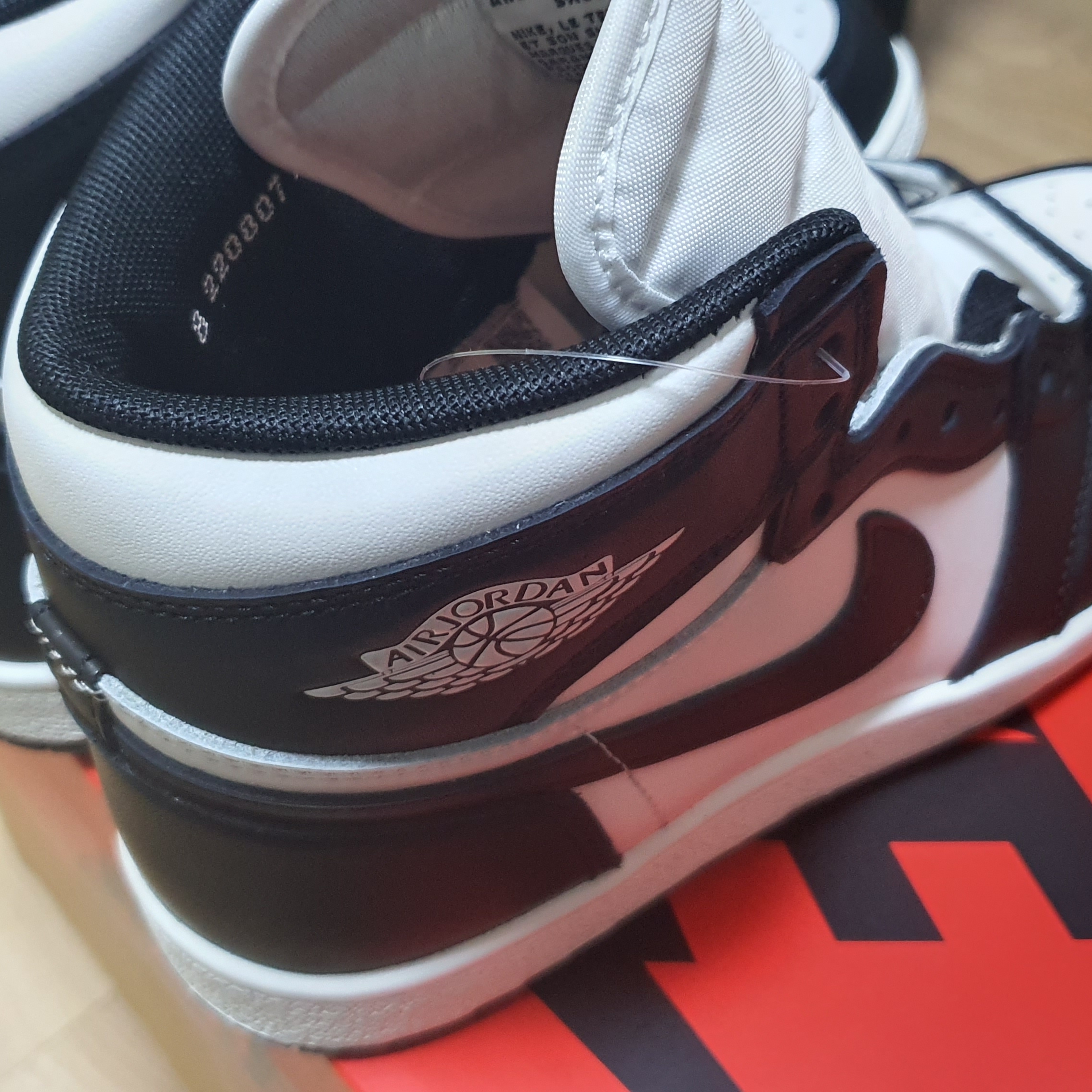 Jordan 1 High 85 Black White 착용 스타일 - 5