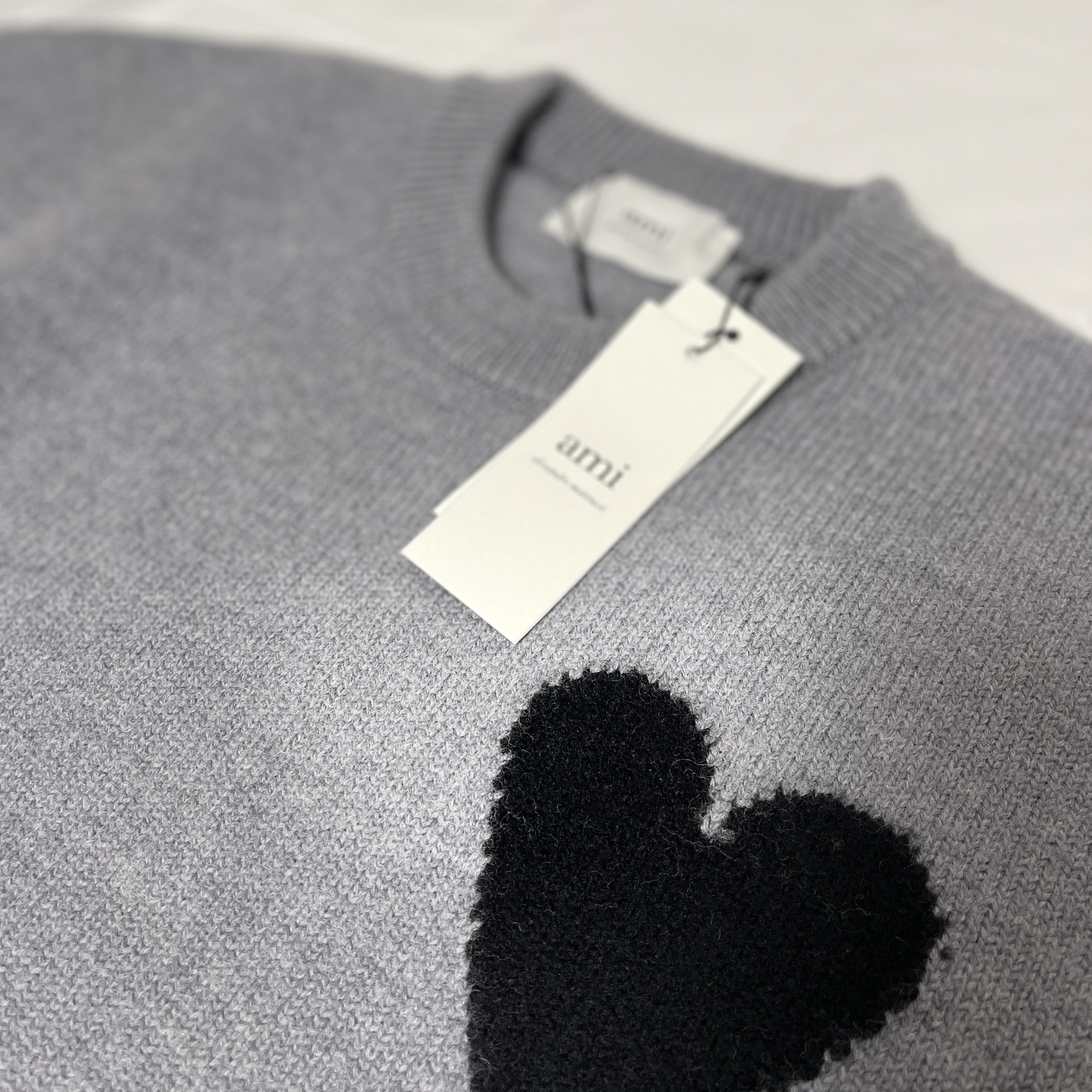 AMI de Coeur Oversize Intarsia Sweater Grey Black 착용 스타일 - 1