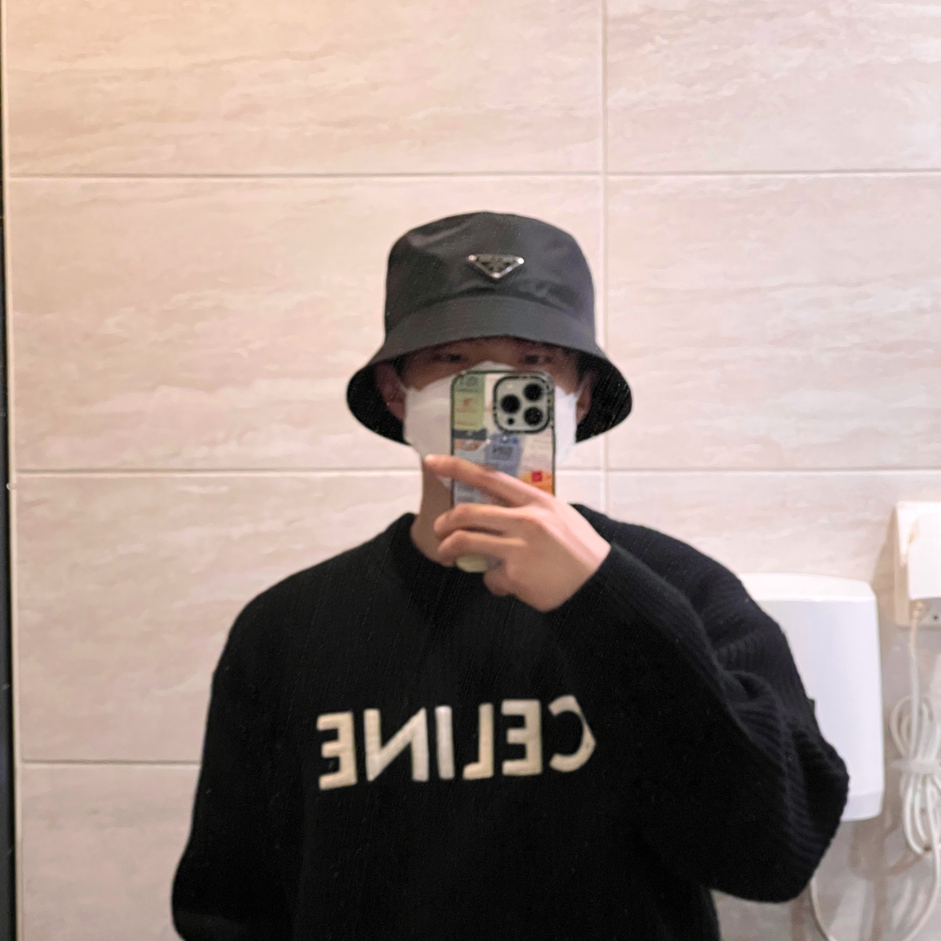 Celine Oversized Sweater in Ribbed Wool Black 착용 스타일
