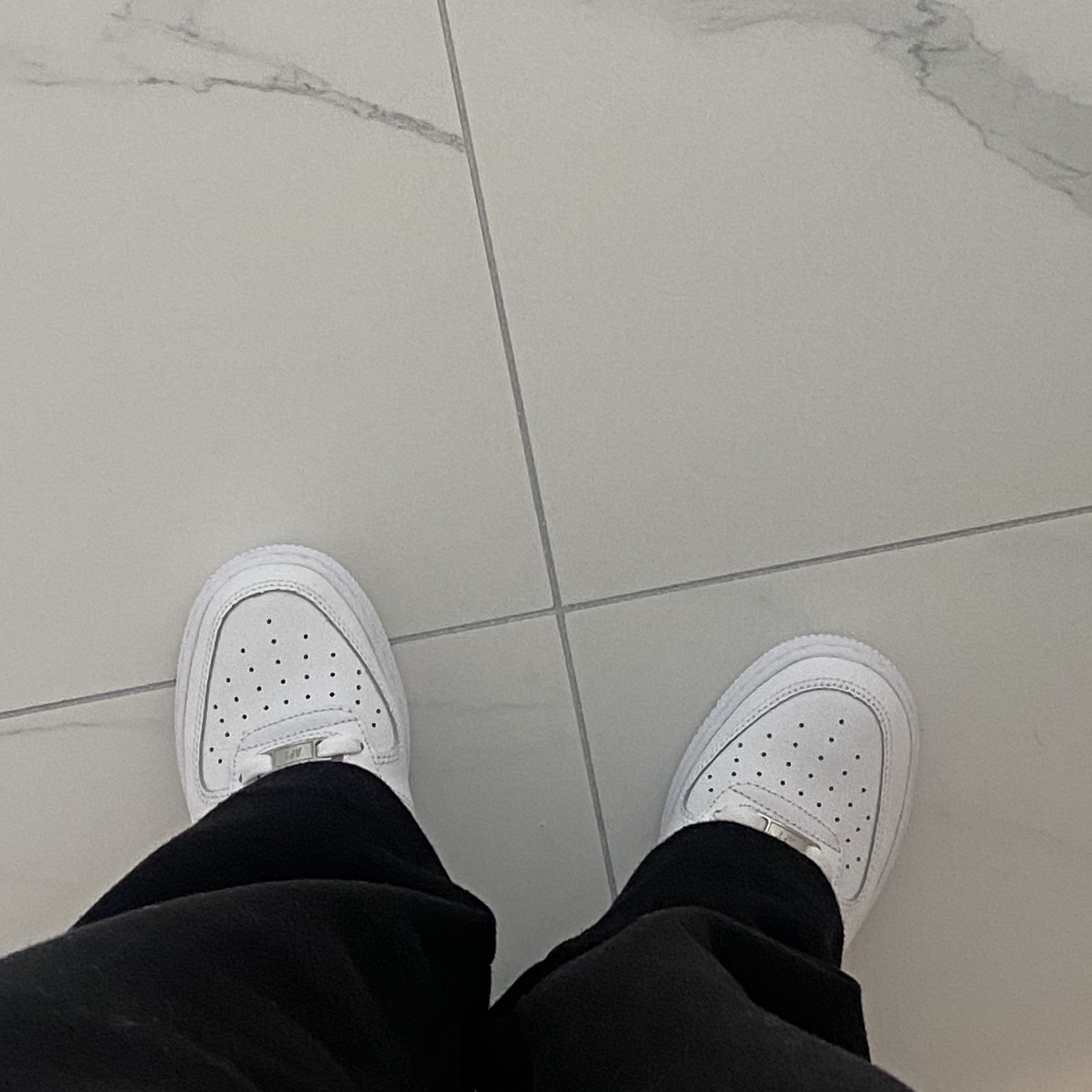 (GS) Nike Air Force 1 LE White 착용 스타일 - 2