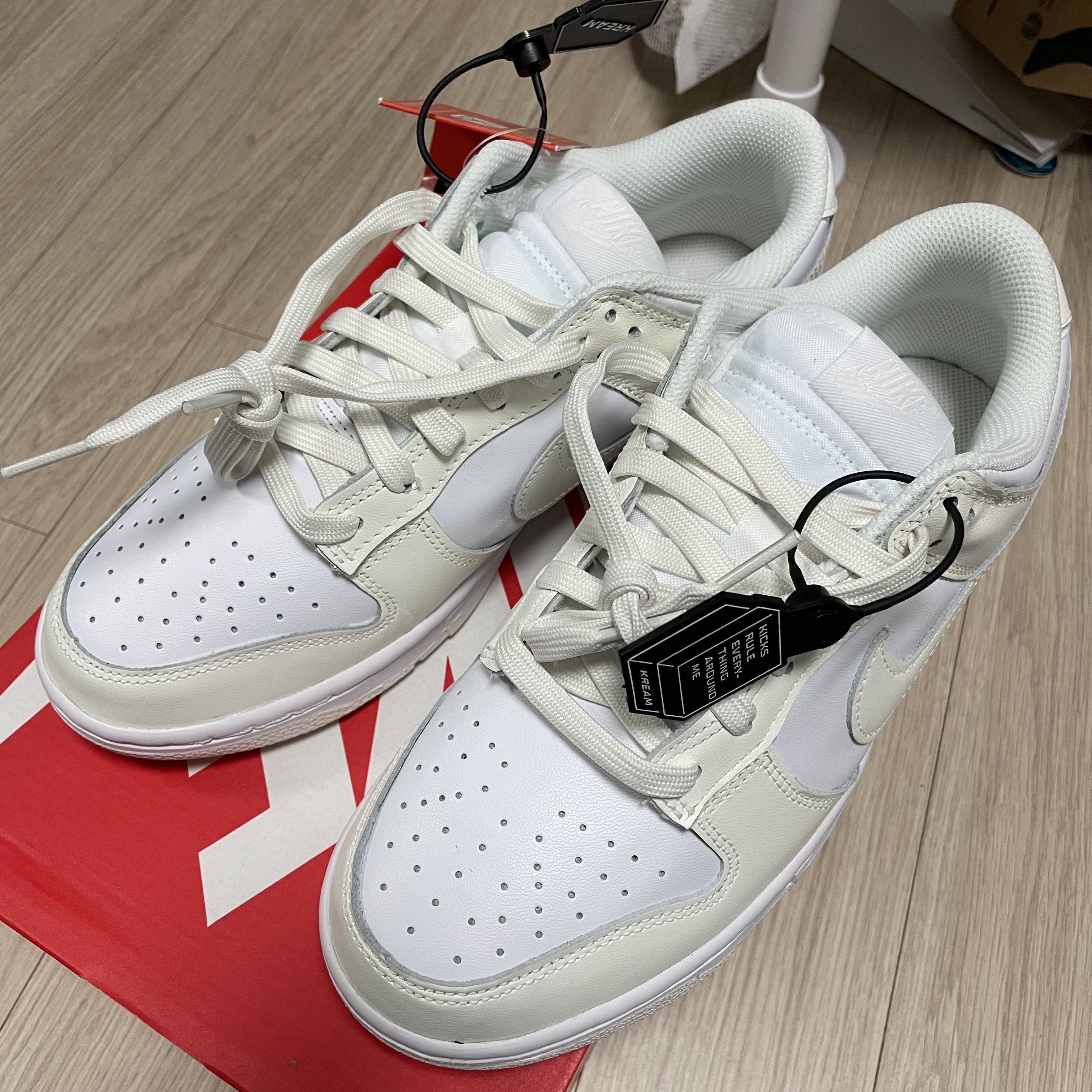 (W) Nike Dunk Low White and Sail 착용 스타일
