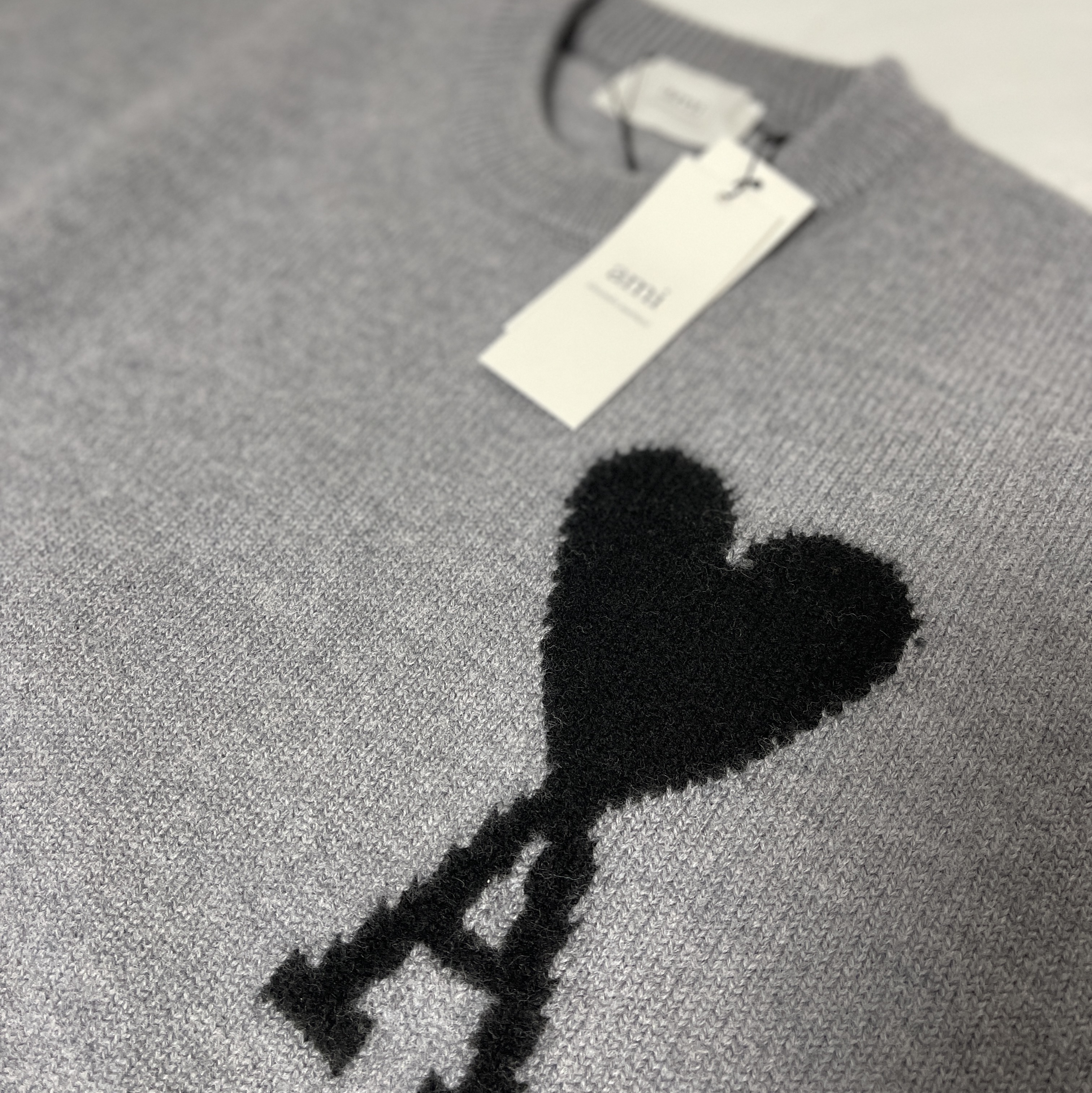 AMI de Coeur Oversize Intarsia Sweater Grey Black 착용 스타일 - 2