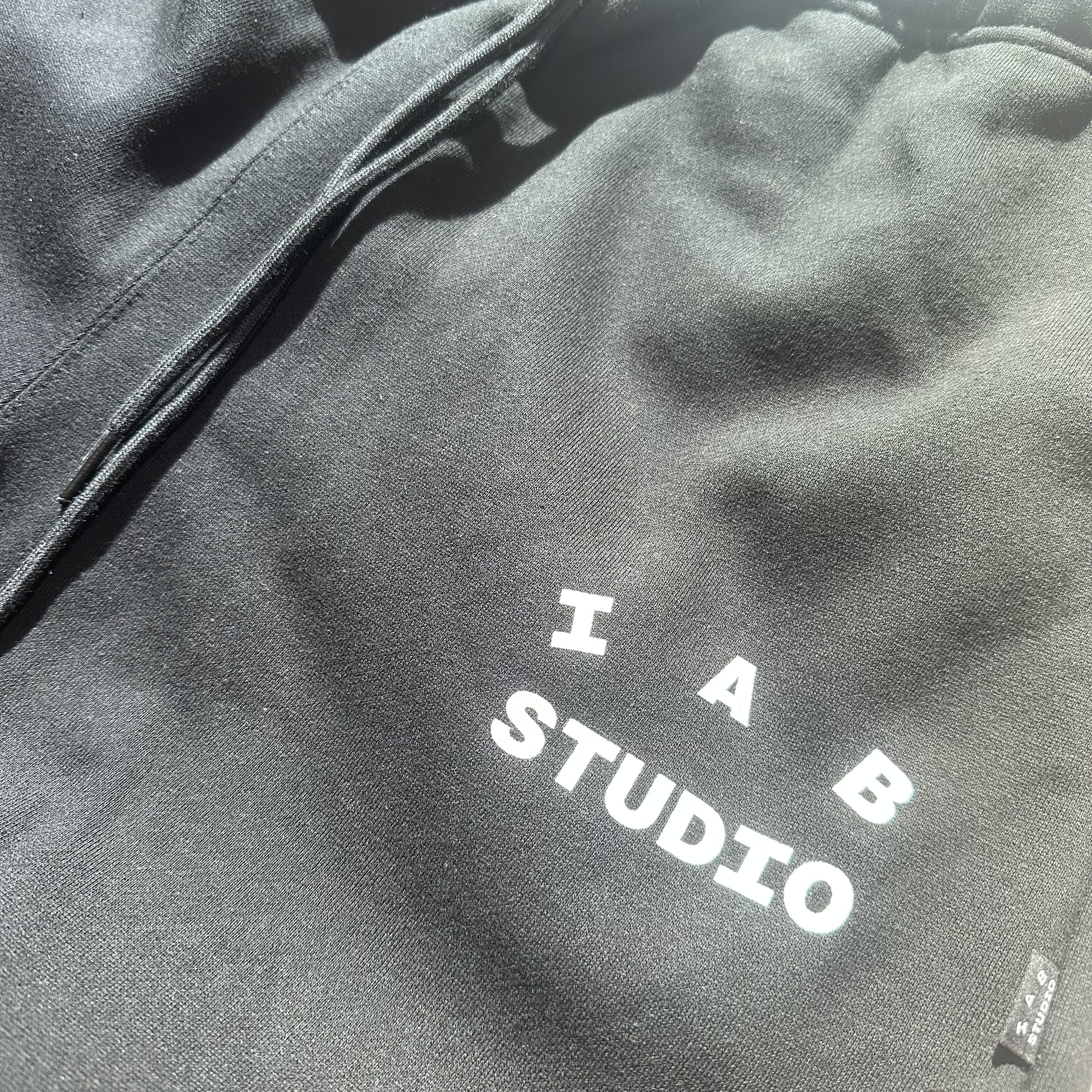 IAB Studio T-Shirt White Burgundy, IAB Studio Sweatpants Black White - 23SS 착용 스타일 - 2