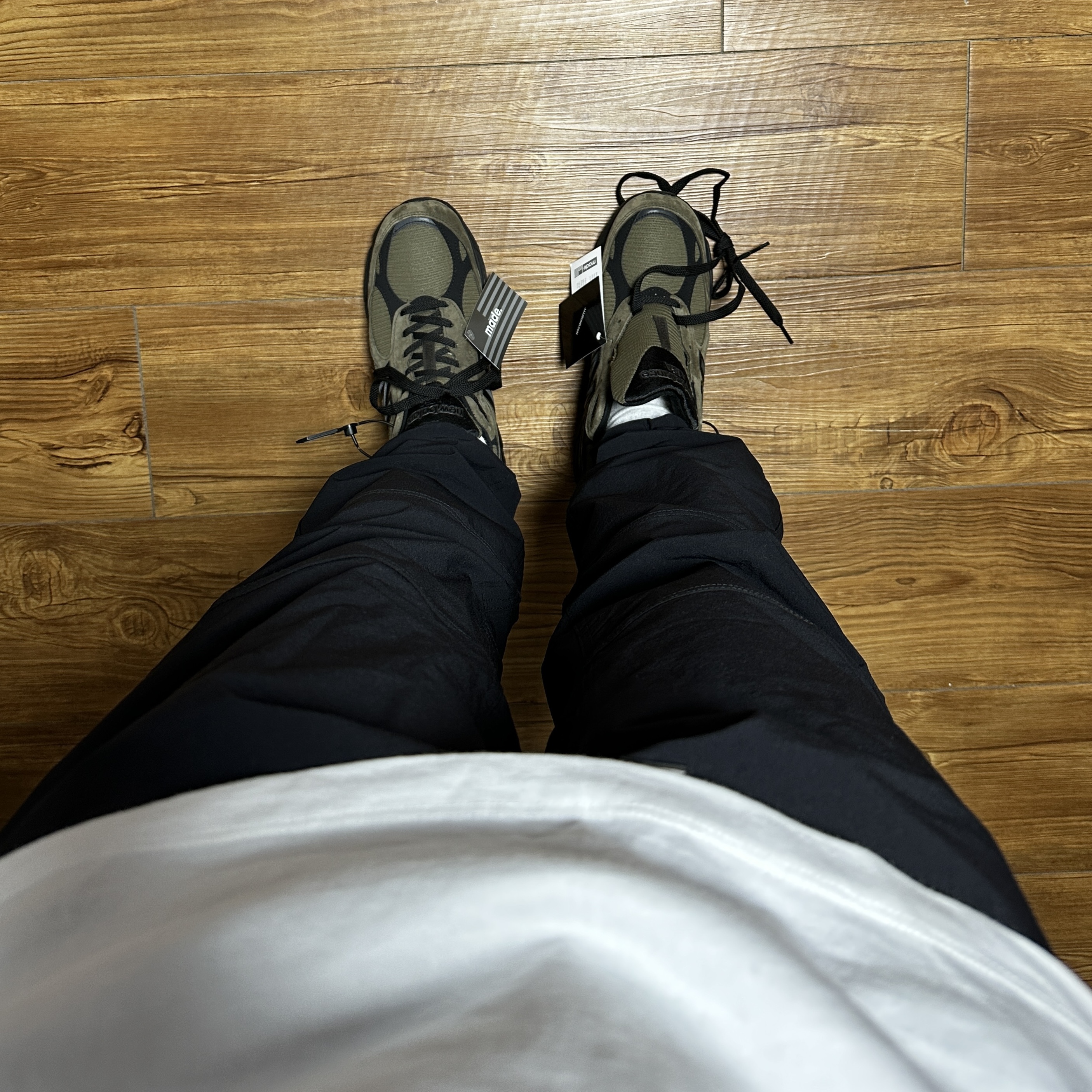 New Balance x JJJJound 990v3 Brown Black 착용 스타일 - 4