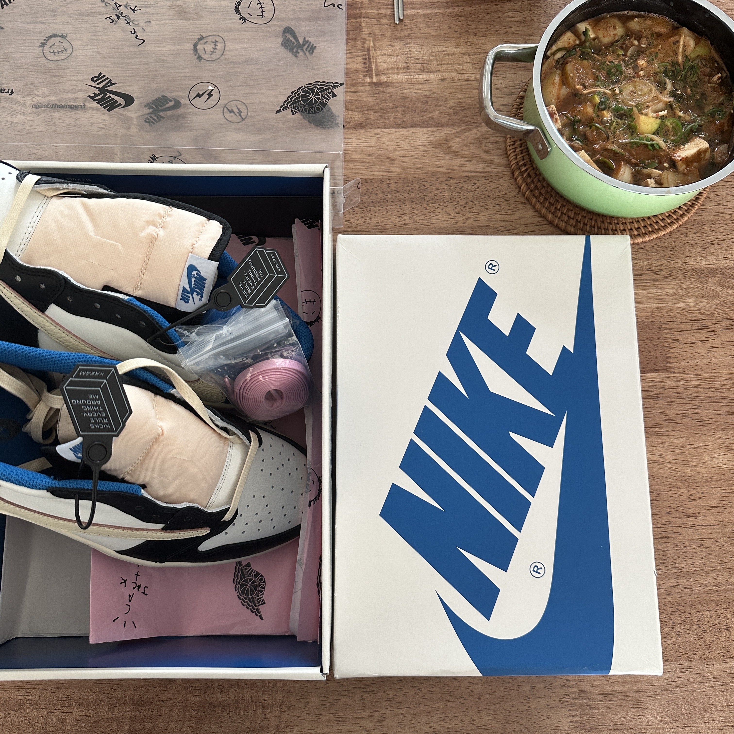 Jordan 1 x Travis Scott x Fragment Retro Low OG SP Military Blue 착용 스타일