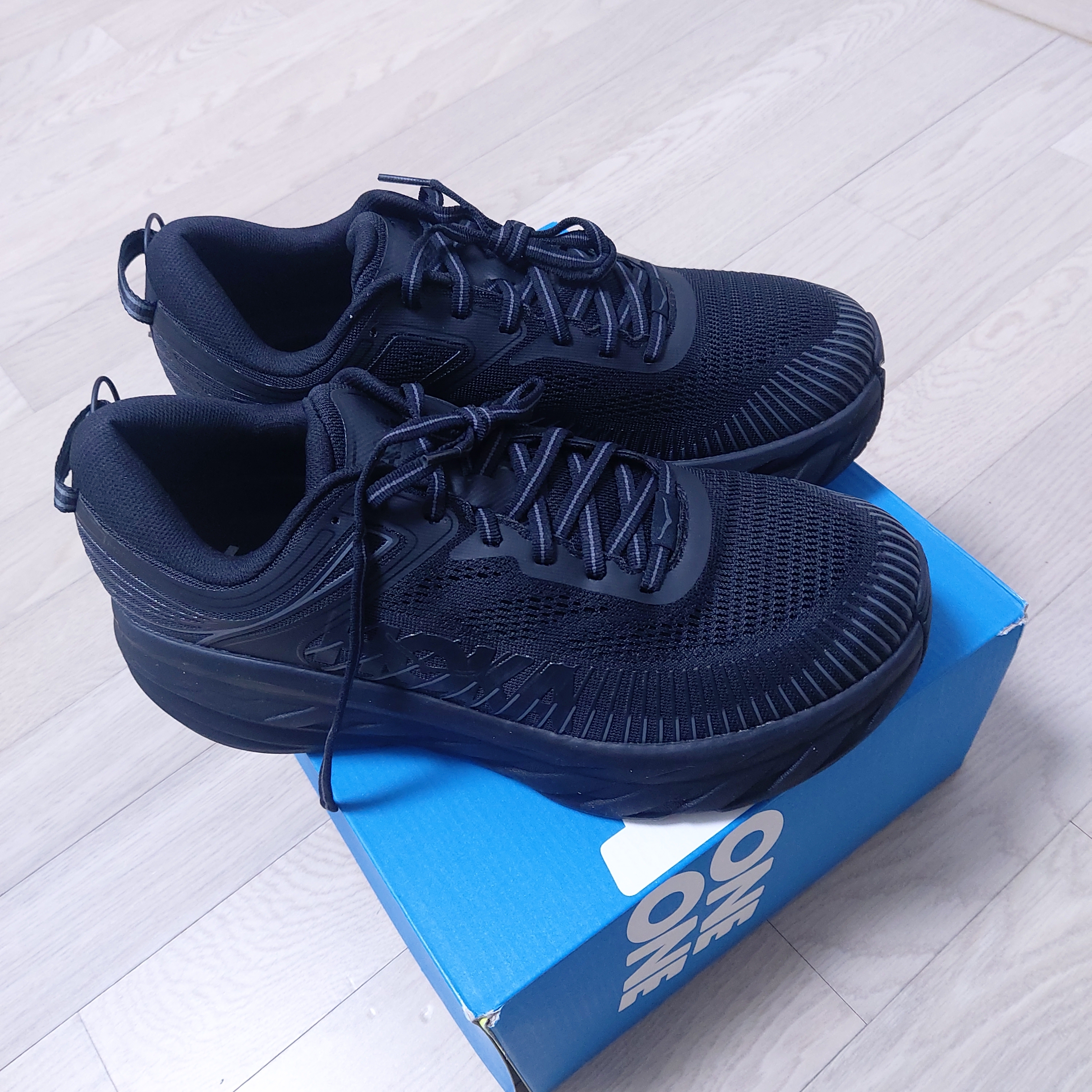 Hoka Bondi 7 Black - Wide 착용 스타일