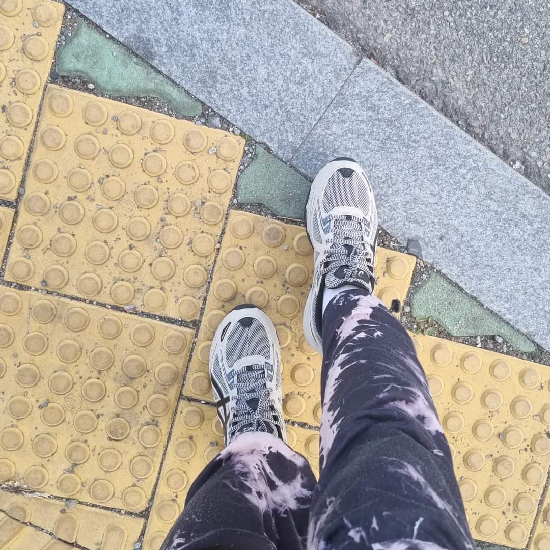 Asics Gel-Venture 6 Feather Grey Black 착용 스타일