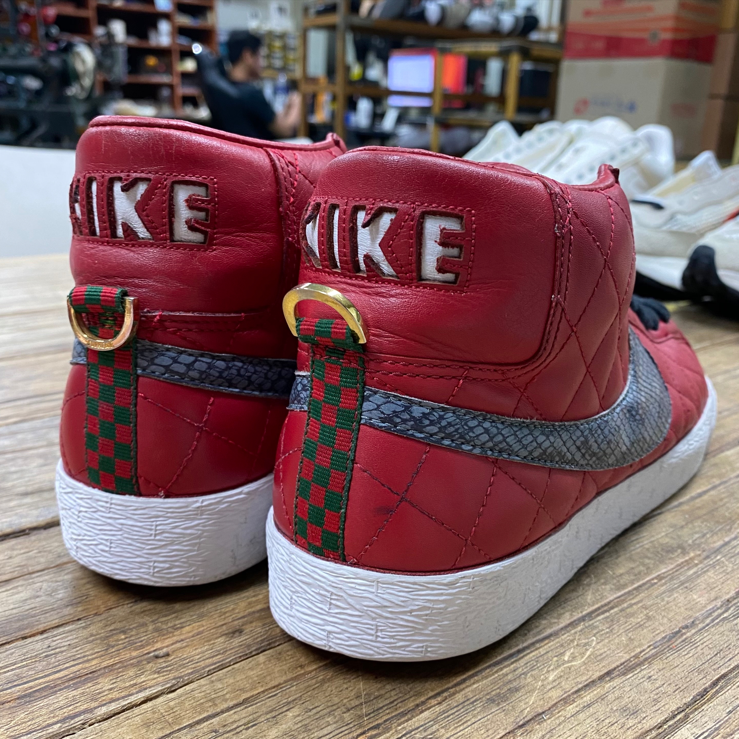 Nike x Supreme SB Blazer Red 2006 착용 스타일 - 3