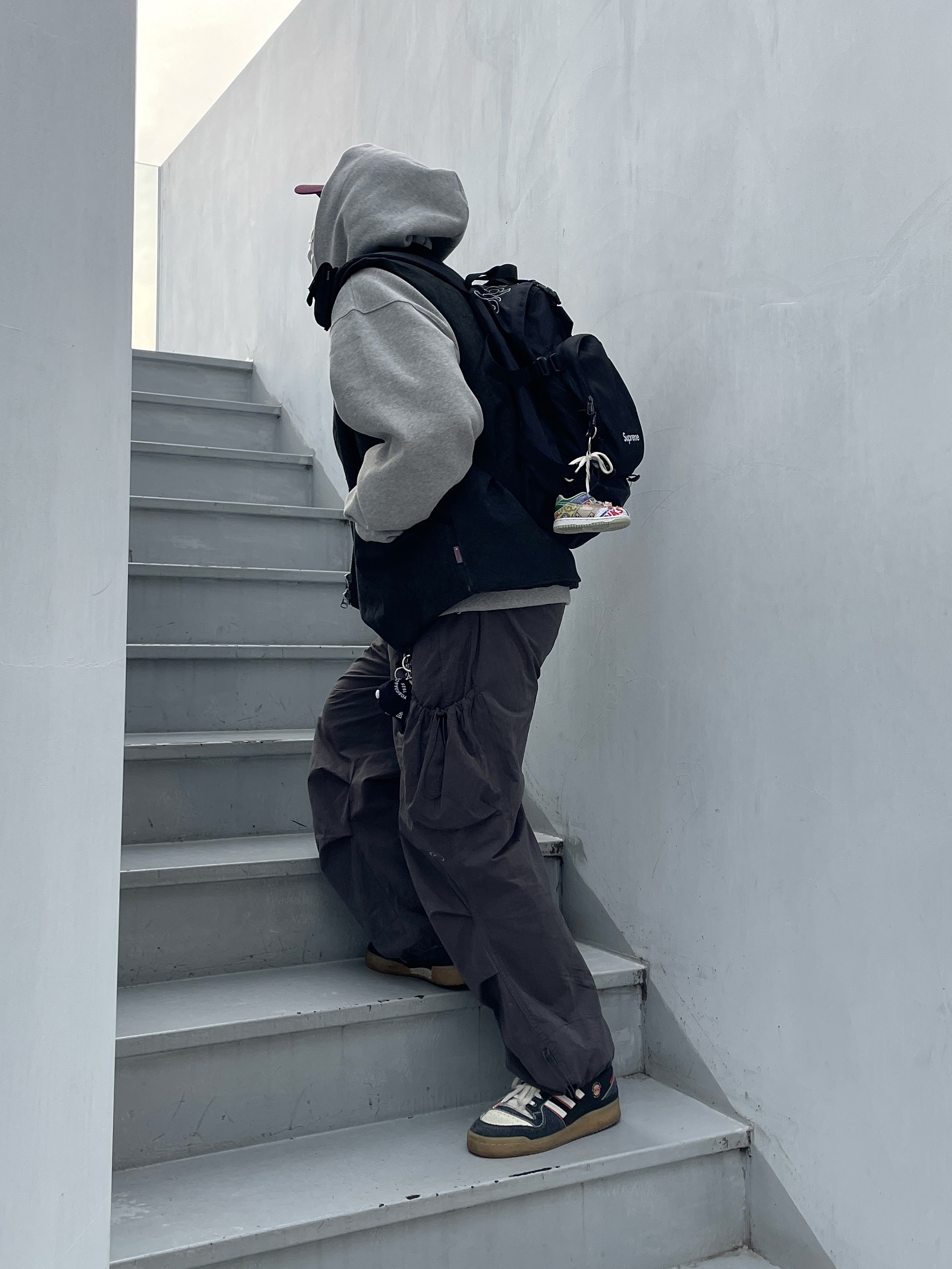 Adidas x Midwest Kids Forum 84 Low Black, Stussy Washed Canvas Primaloft Vest Black 착용 스타일 - 2
