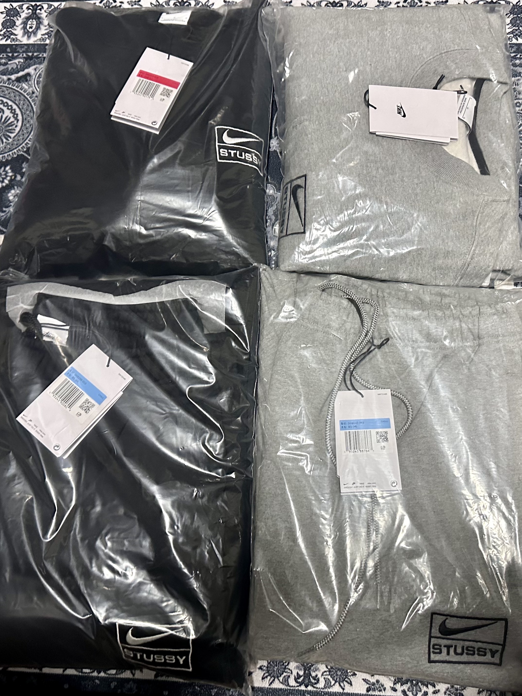 Nike x Stussy NRG Washed Fleece Crewneck Black (DO5310-010), Nike x Stussy NRG Fleece Crewneck Dark Grey Heather (DO9337-063) 착용 스타일