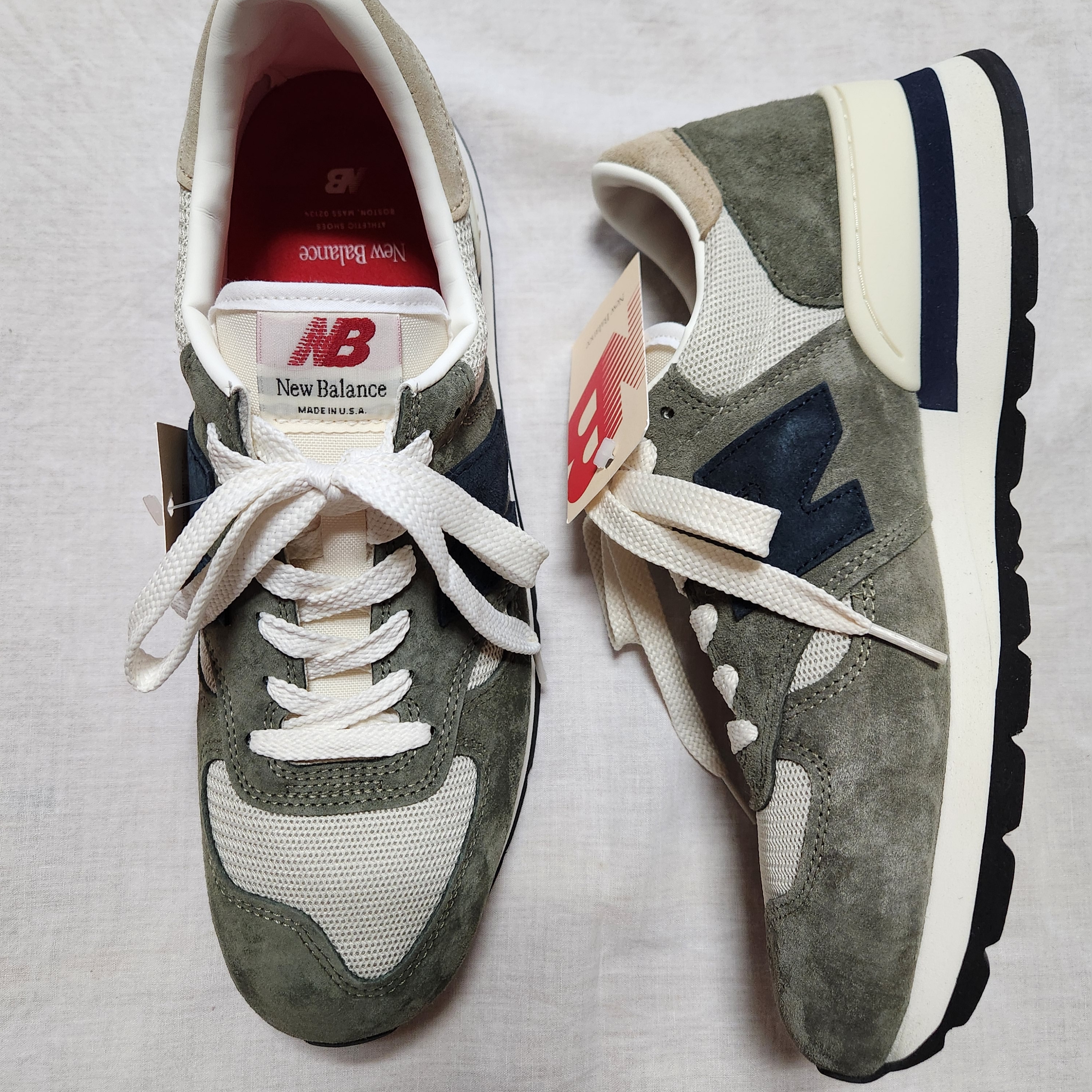 New Balance 990v1 Made in USA Olive 착용 스타일 - 1