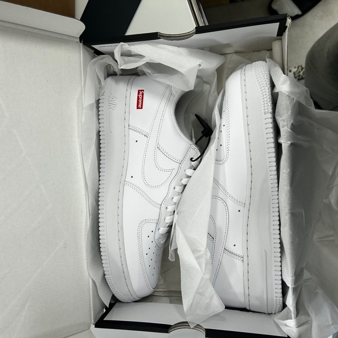 Nike x Supreme Air Force 1 Low White 착용 스타일