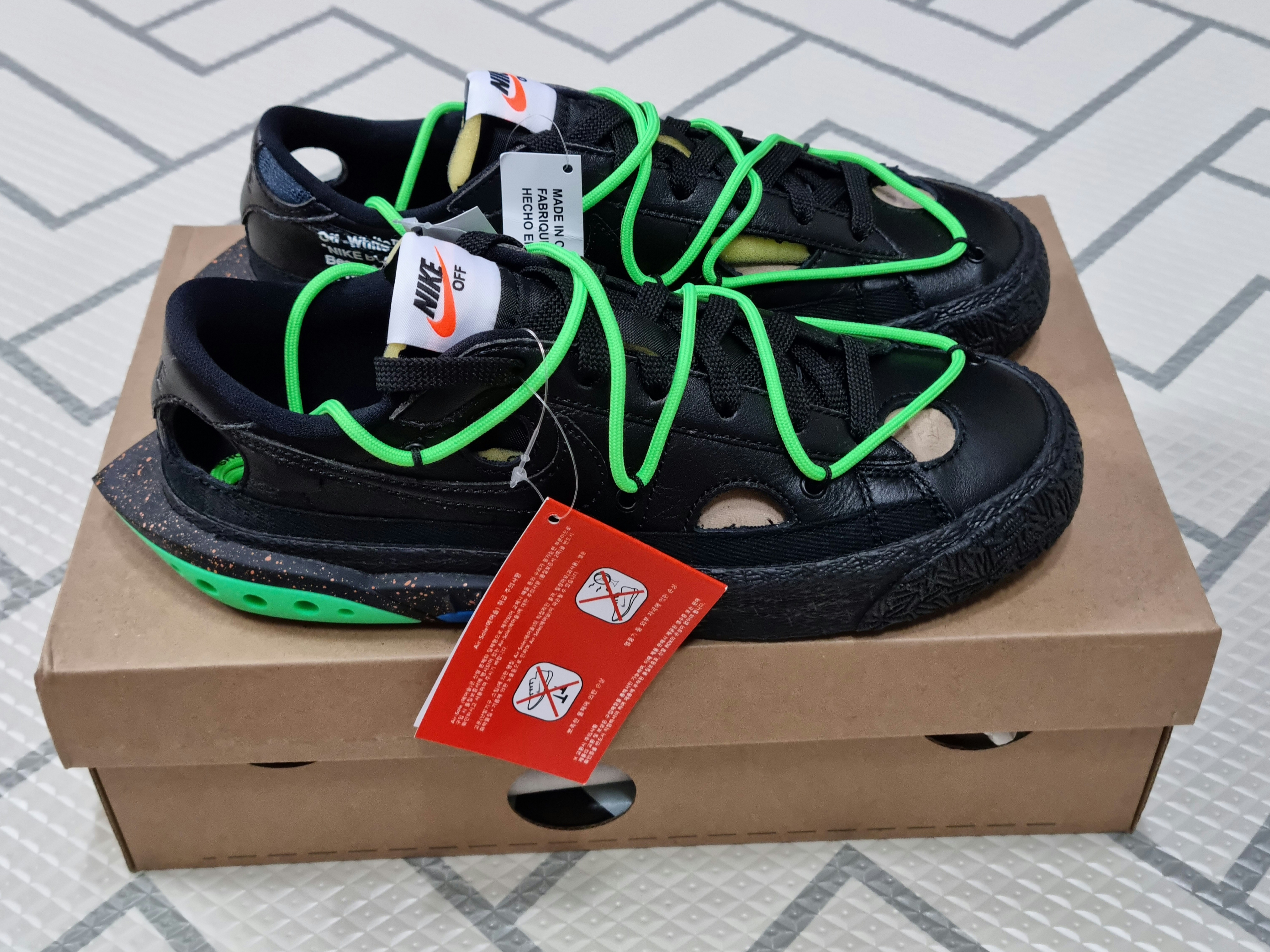 Nike x Off-White Blazer Low '77 Black and Electro Green 착용 스타일