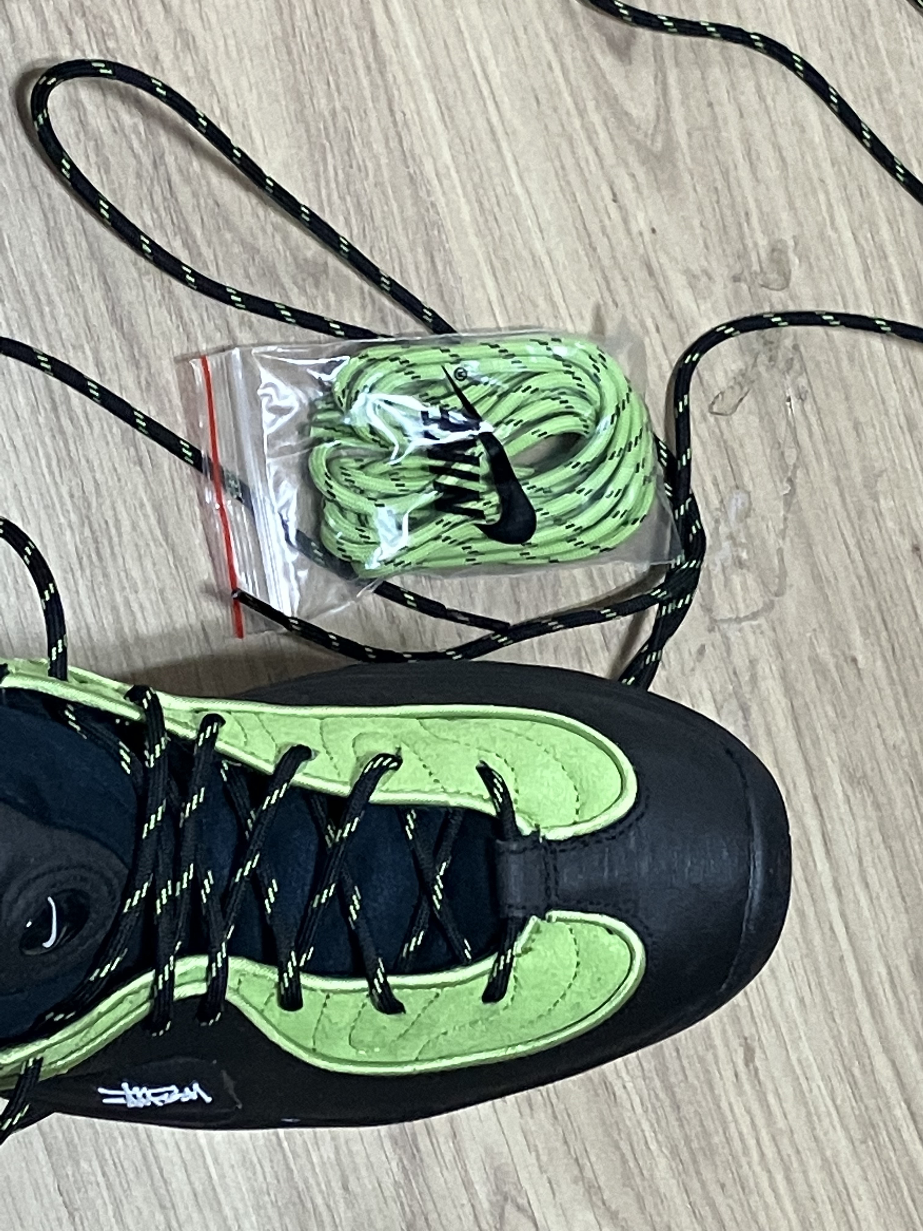 Nike x Stussy Air Penny II Vivid Green and Black 착용 스타일 - 4