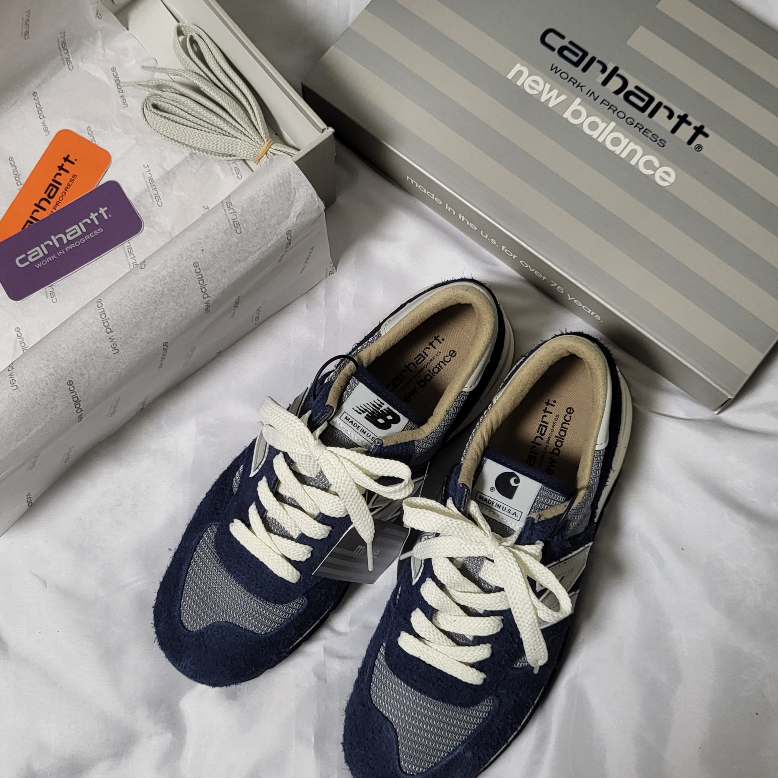 New Balance x Carhartt WIP 990v1 Made in USA Sculpture Center 착용 스타일 - 3
