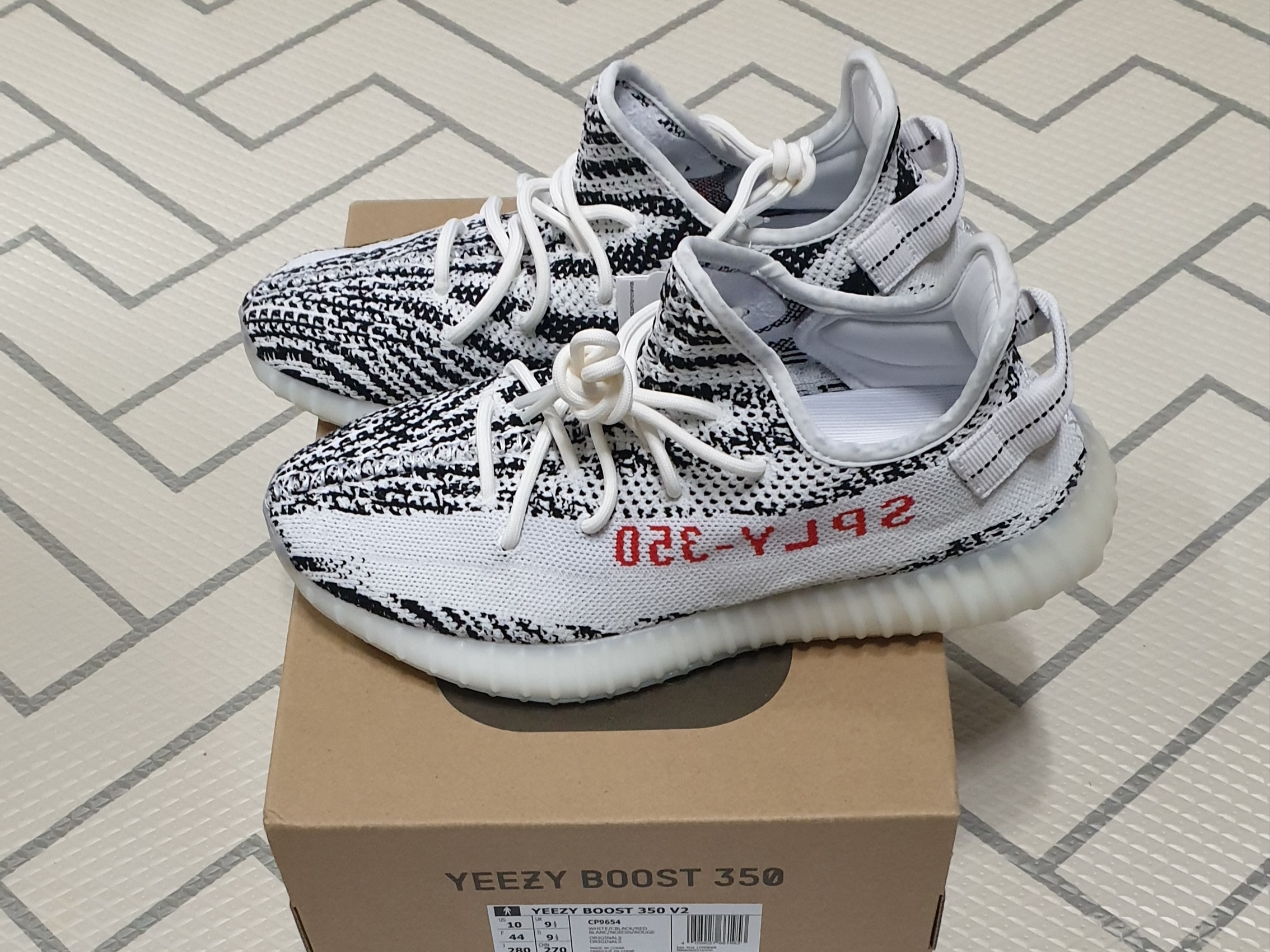 Adidas Yeezy Boost 350 V2 Zebra 2017/2019/2020 착용 스타일