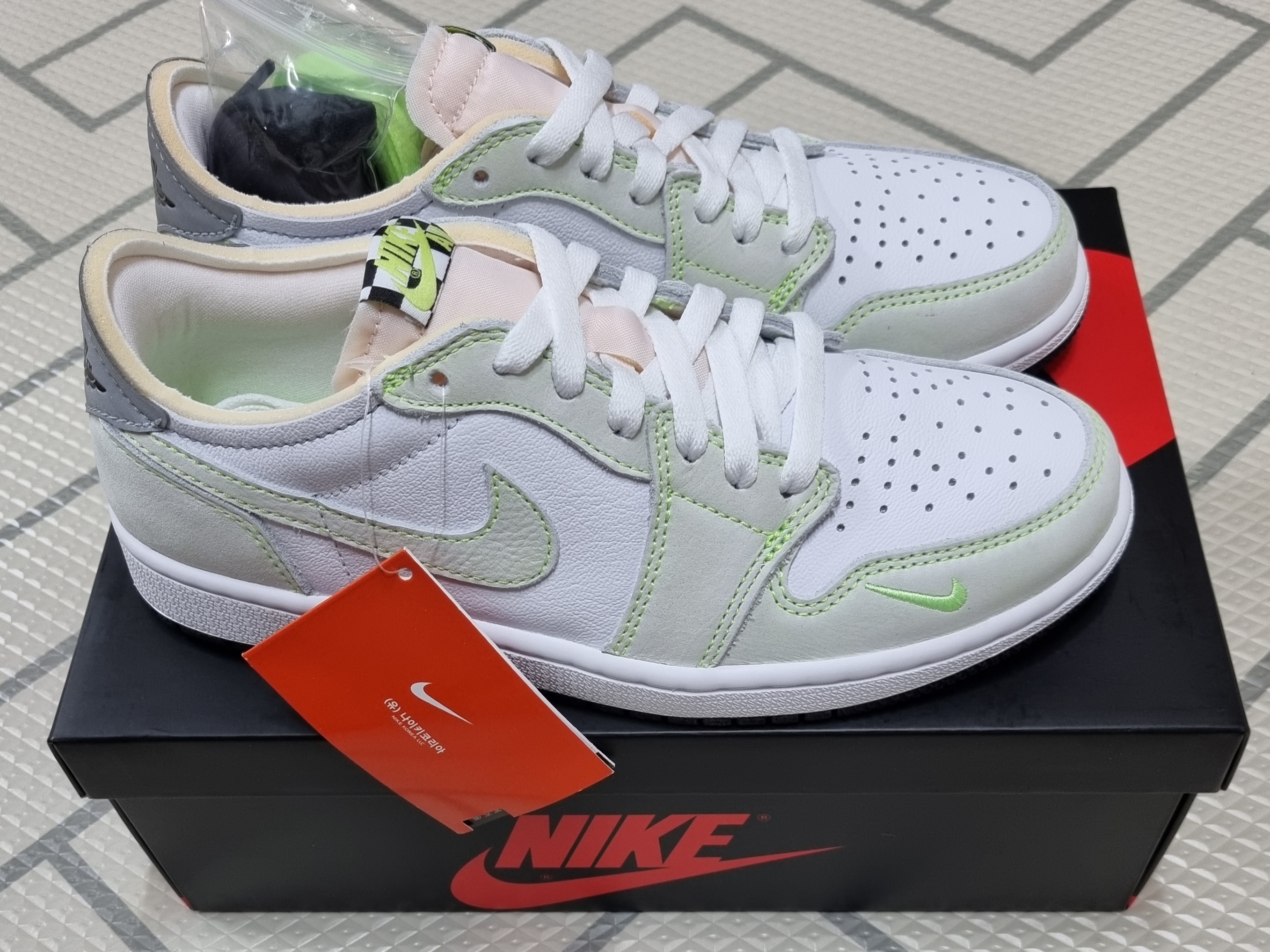 Jordan 1 Low OG Ghost Green 착용 스타일