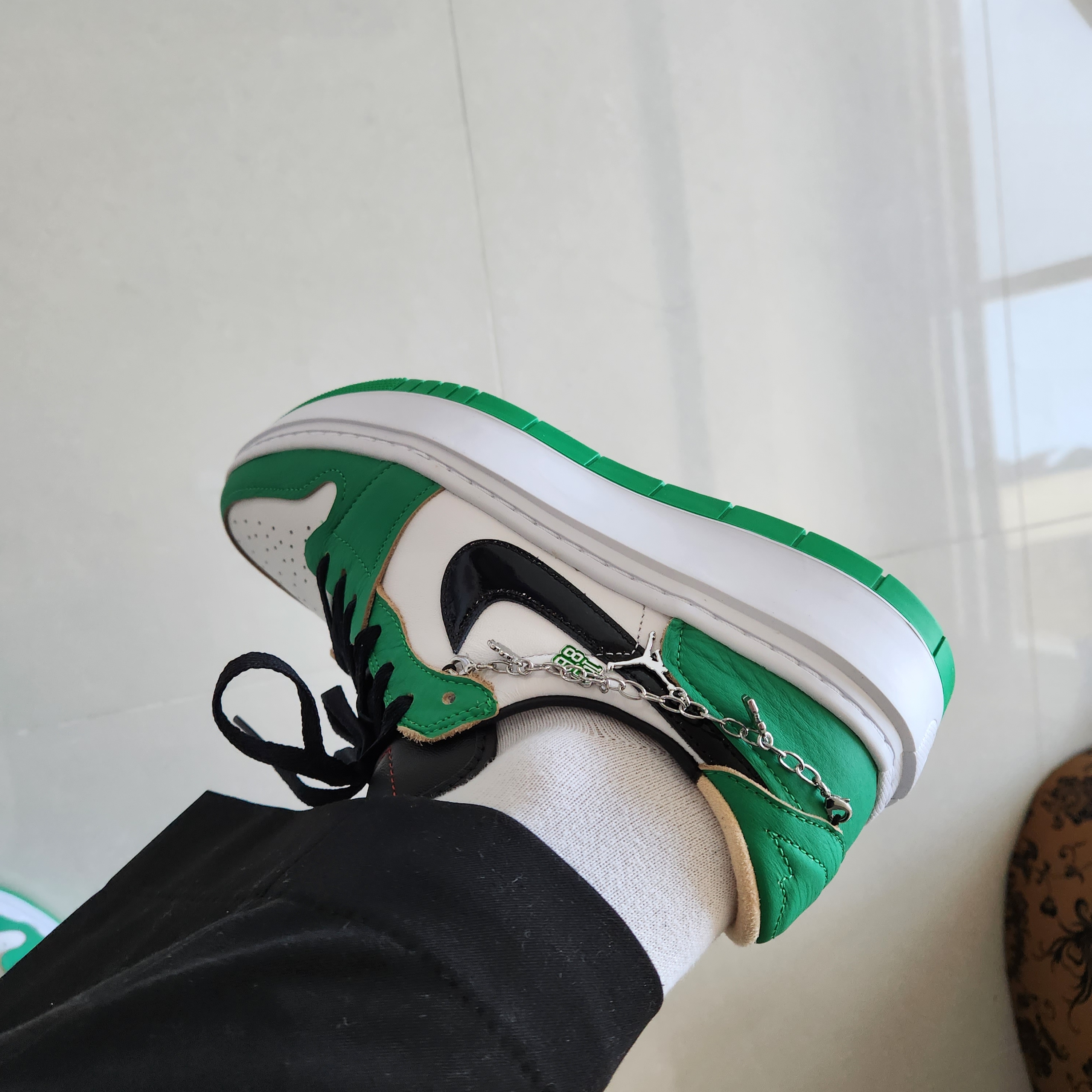(W) Jordan 1 Elevate Low SE Lucky Green 착용 스타일 - 1