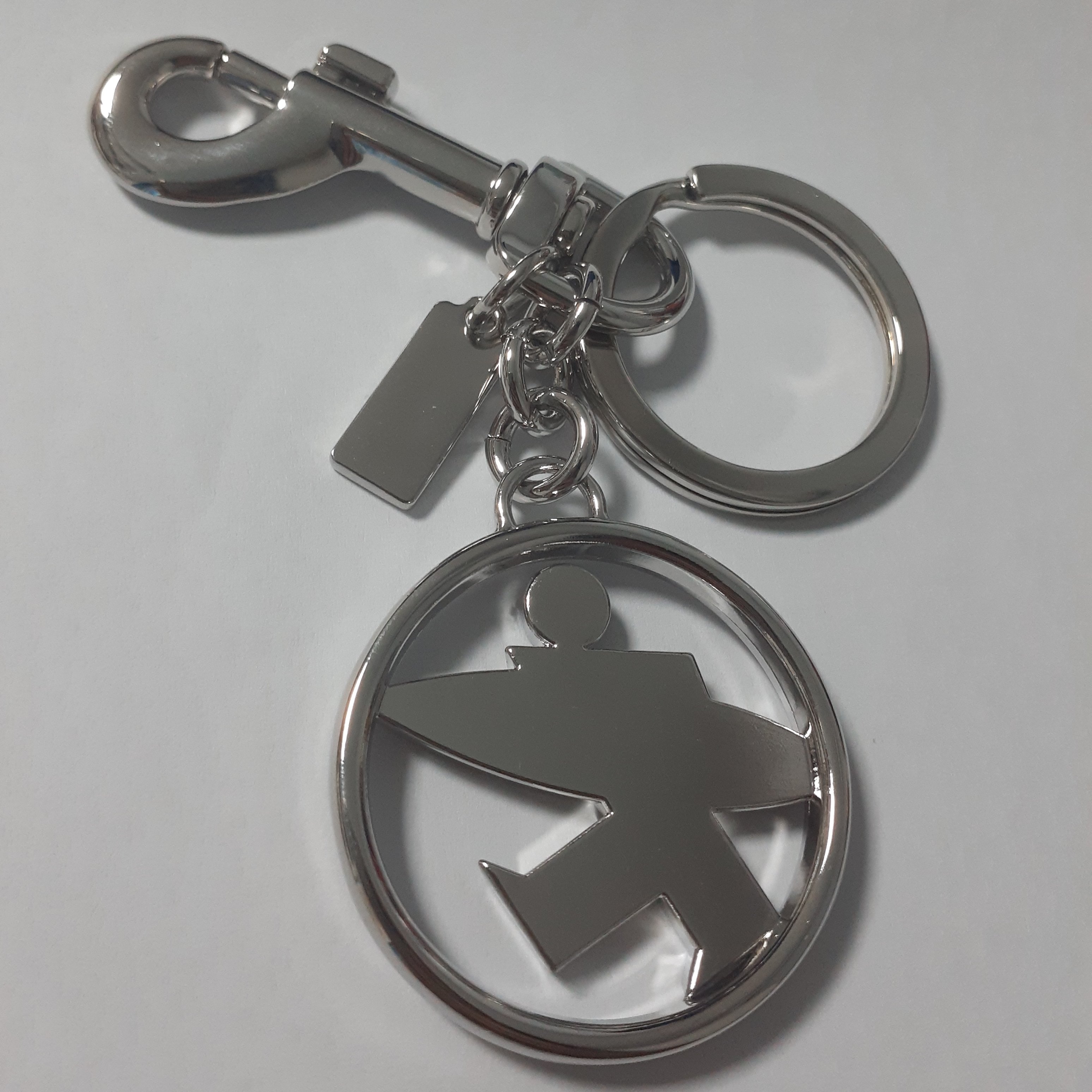 Stussy Surfman Keychain Silver 착용 스타일 - 2