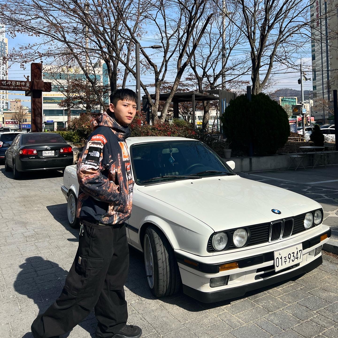 Supreme x The North Face Taped Seam Shell Jacket Times Square - 22FW 착용 스타일