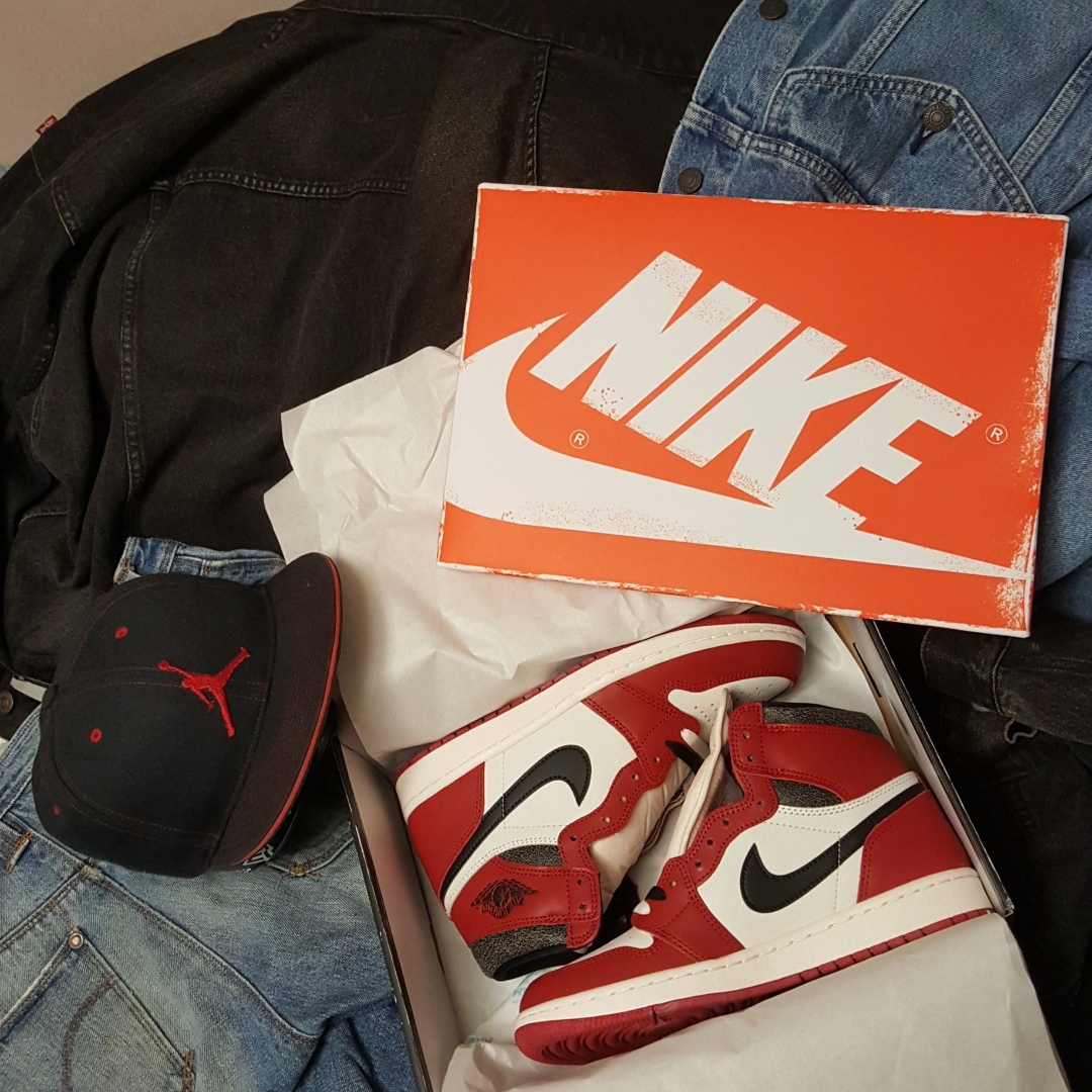 Jordan 1 Retro High OG Chicago 2022, (W) Jordan 1 Low OG Neutral Grey 착용 스타일 - 4