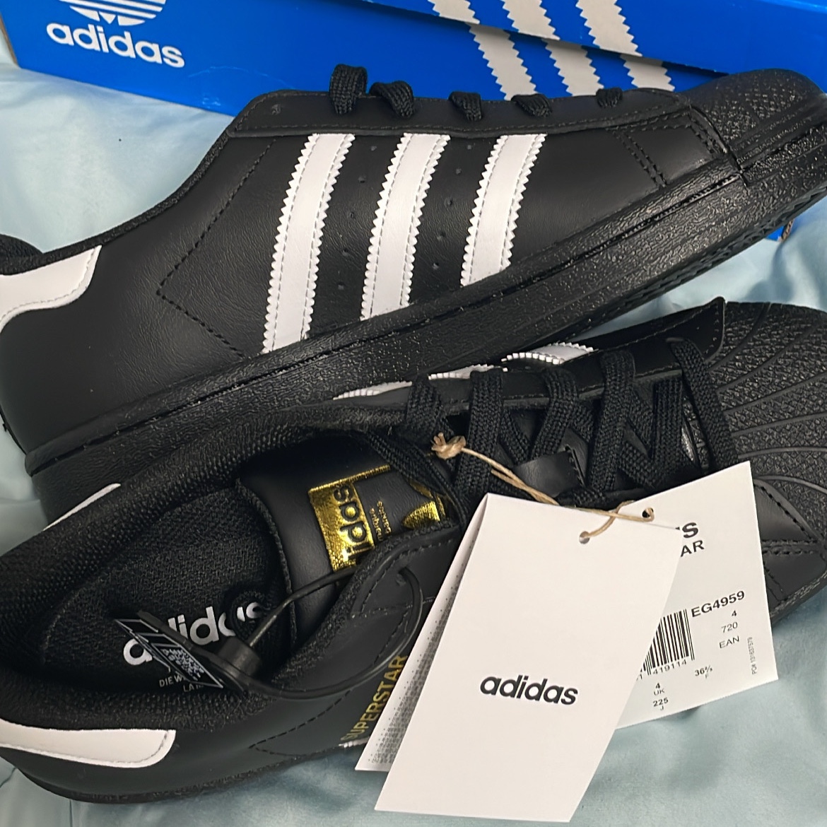 Adidas Superstar Core Black White 착용 스타일