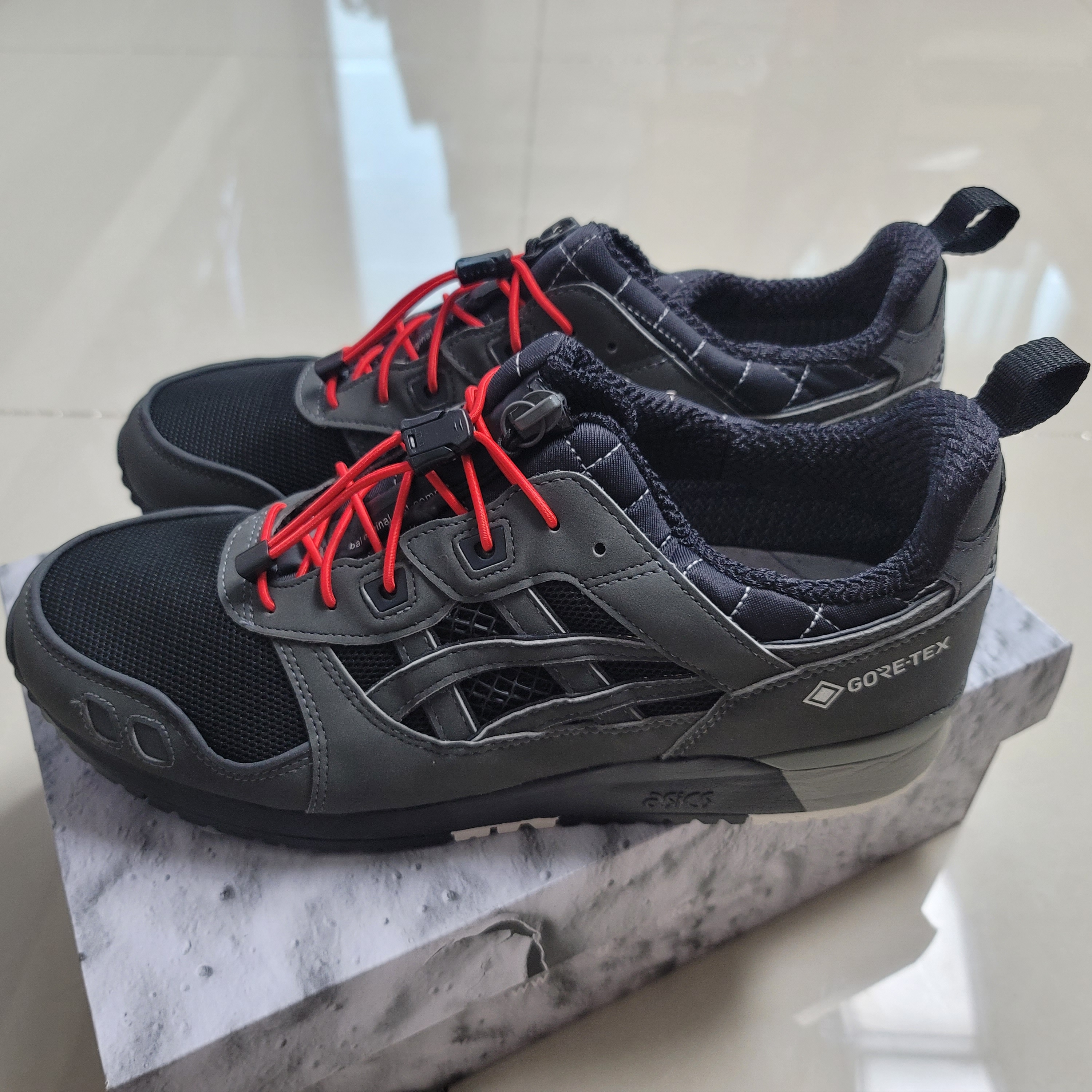 Asics x Bal x Mita Sneakers Gel-Lyte III OG Gore-Tex Gunmetal Black 착용 스타일 - 2