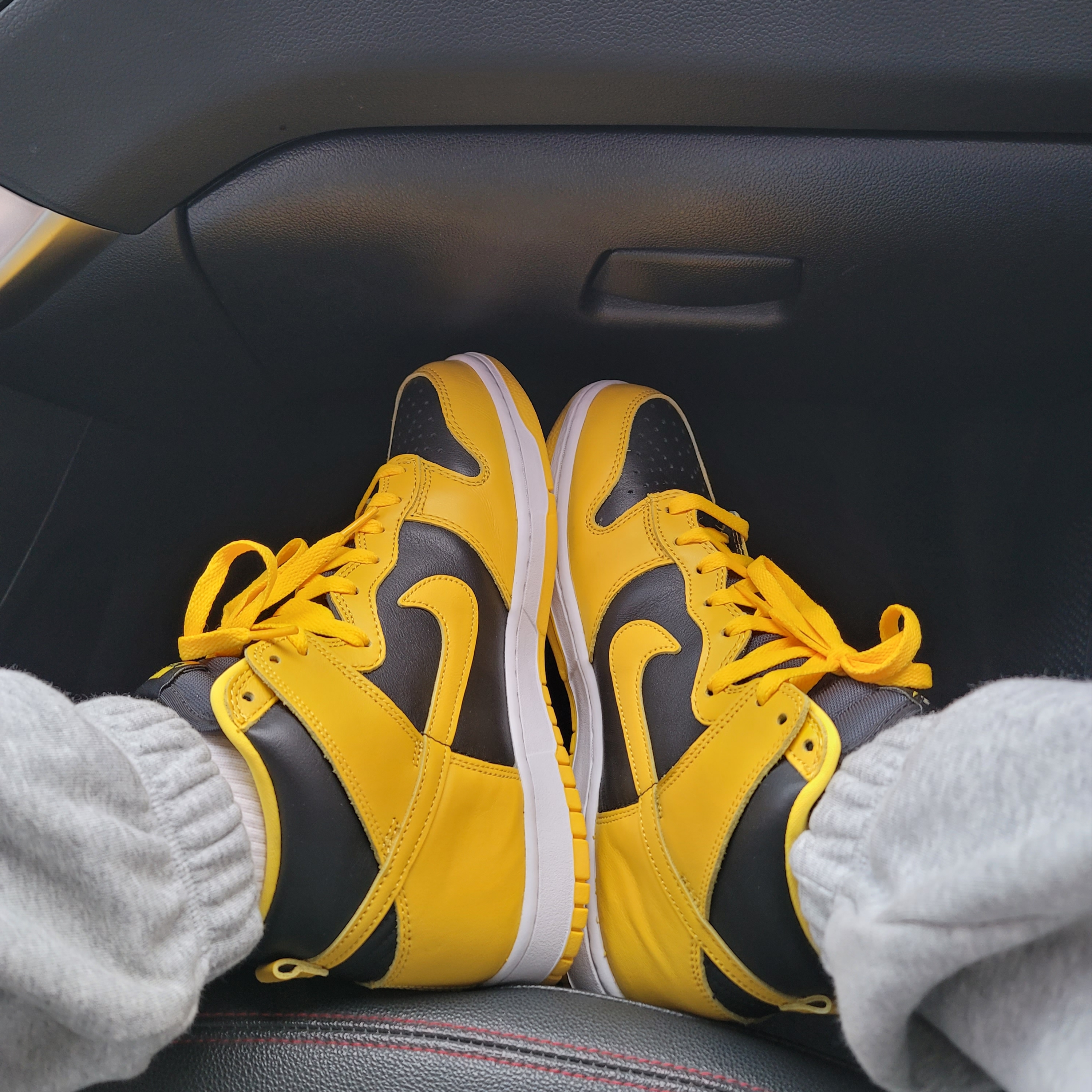 Nike Dunk High SP Varsity Maize 착용 스타일