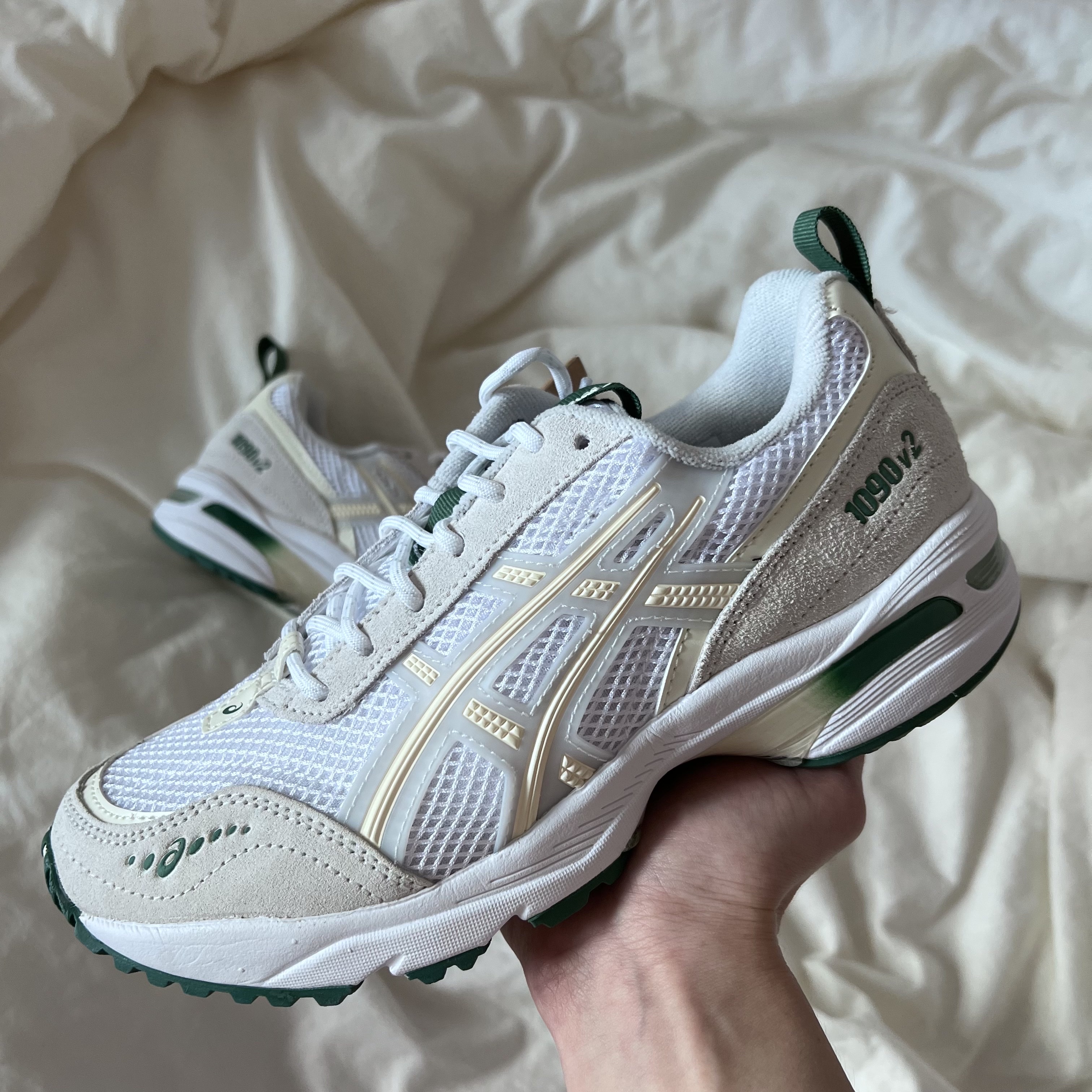 (W) Asics Gel-1090 V2 White Glacier Grey 착용 스타일 - 1