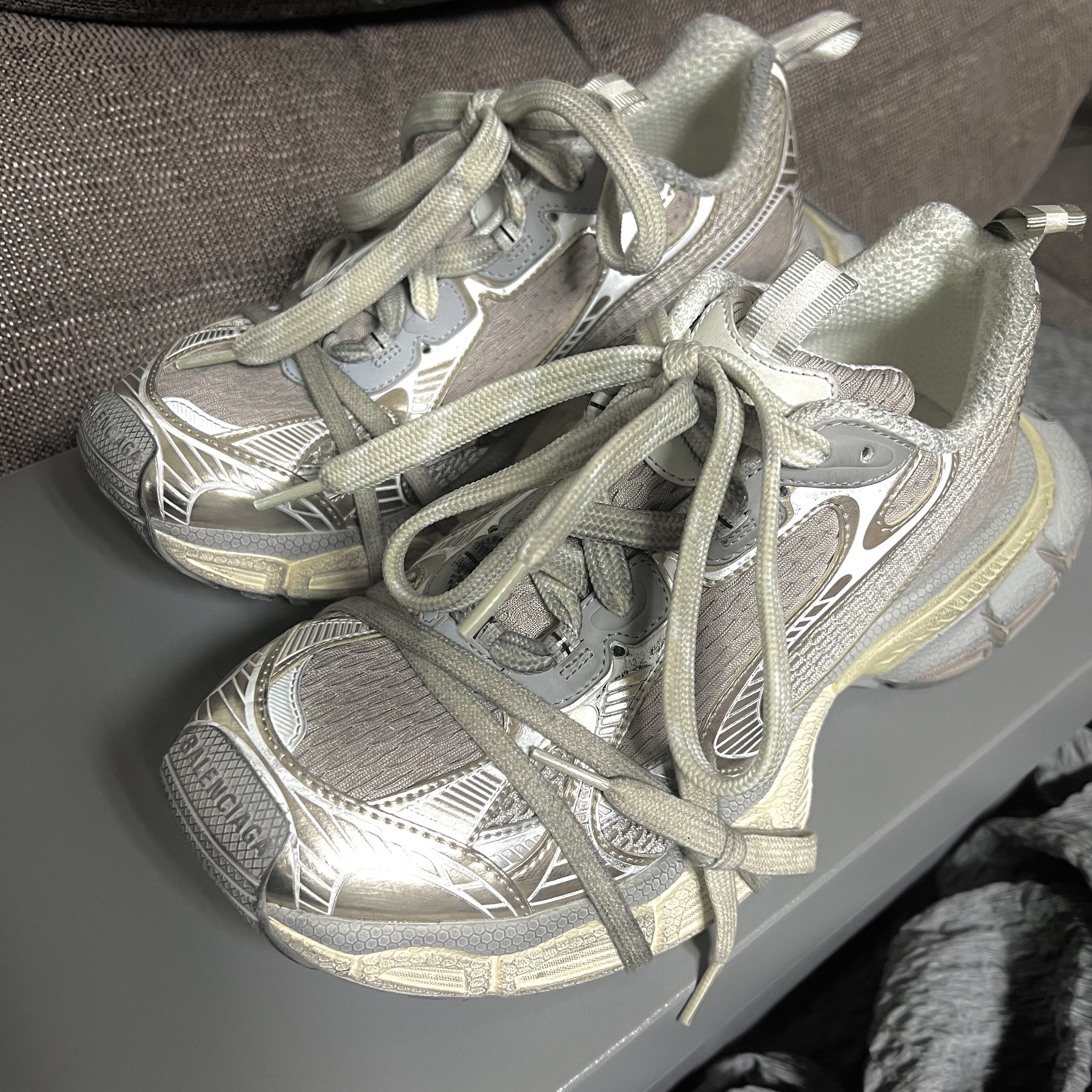 Balenciaga 3XL Sneakers Light Beige 착용 스타일