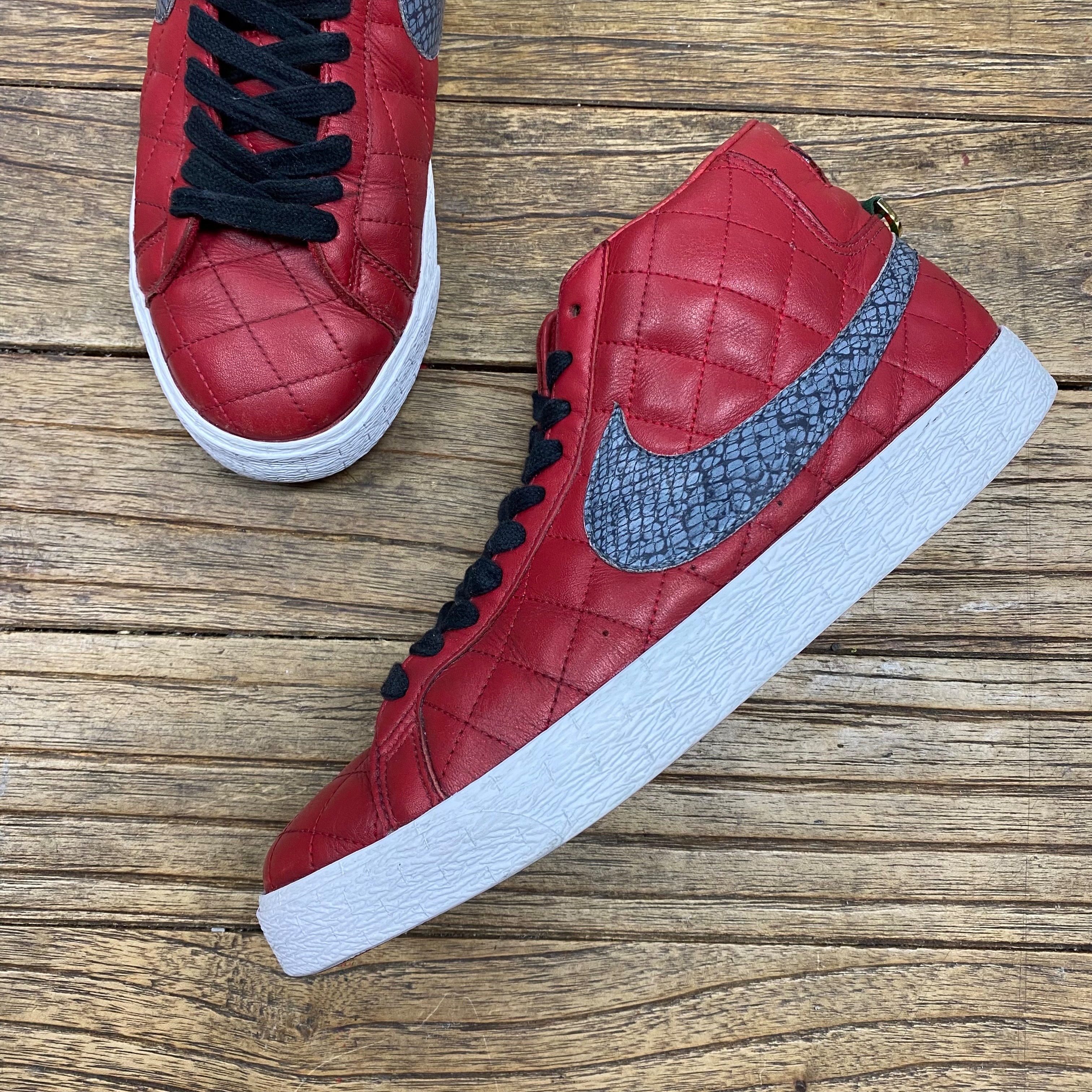 Nike x Supreme SB Blazer Red 2006 착용 스타일 - 2