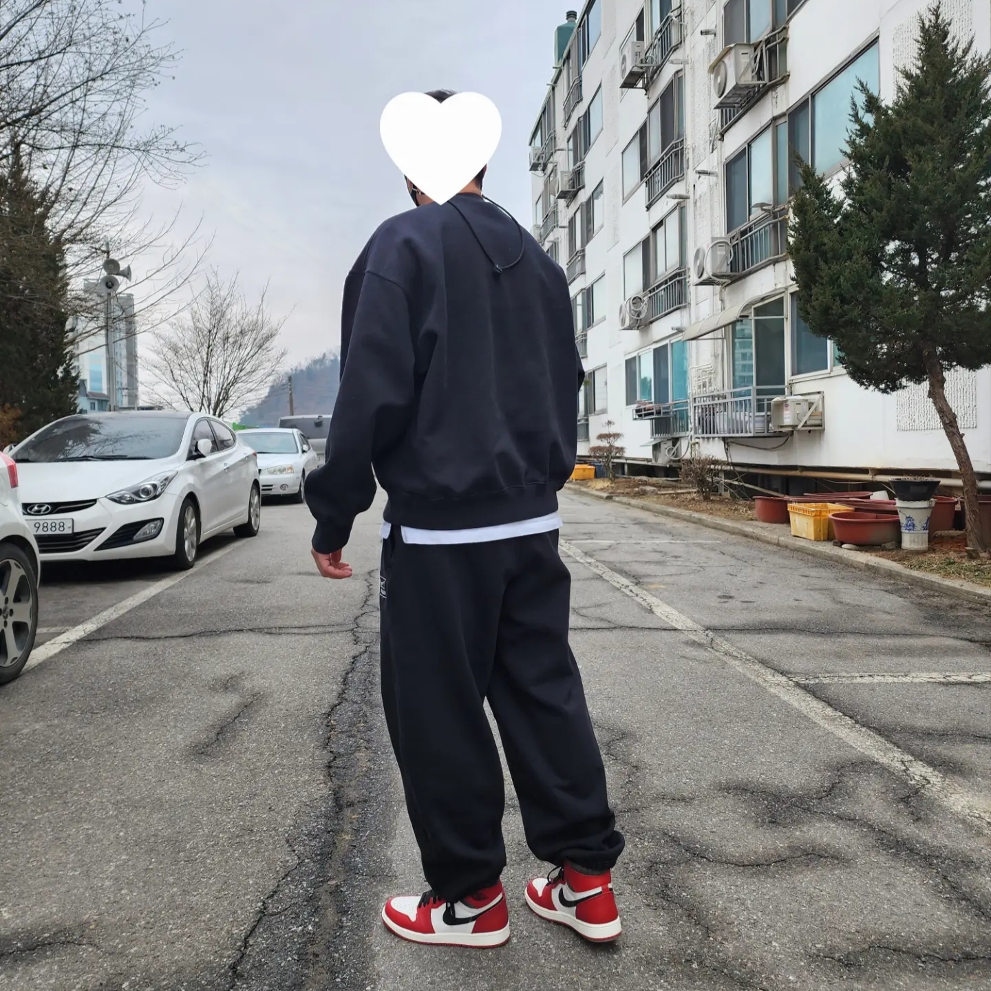 Nike x Stussy NRG Washed Fleece Crewneck Black (DO5310-010), Nike x Stussy NRG Washed Fleece Pants Black (DO5296-010) 착용 스타일 - 2