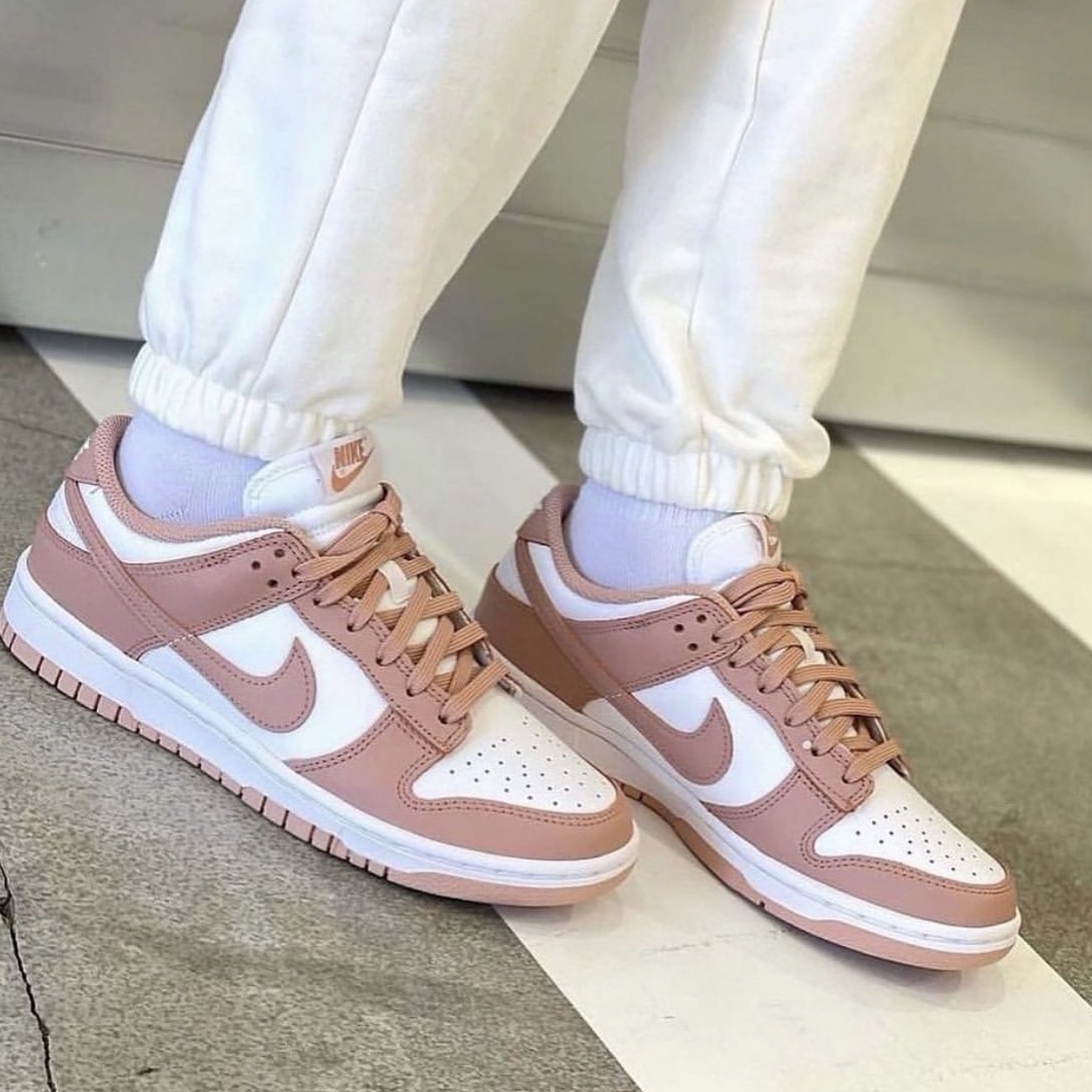 (W) Nike Dunk Low Rose Whisper 착용 스타일 - 3