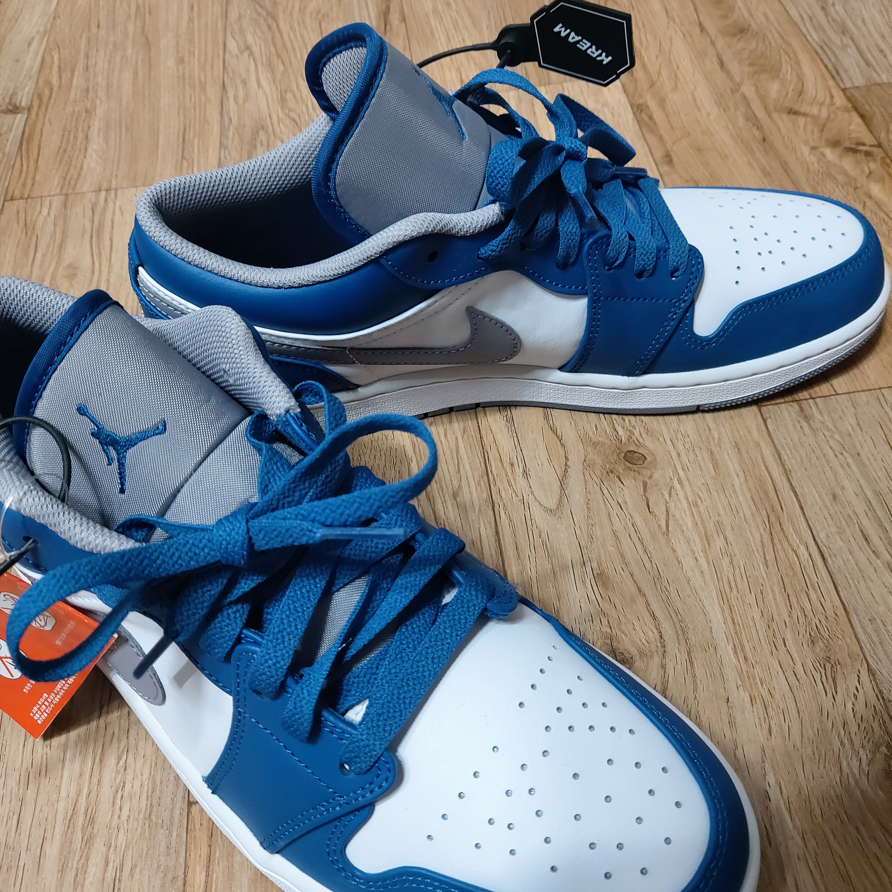 Jordan 1 Low True Blue Cement Grey 착용 스타일