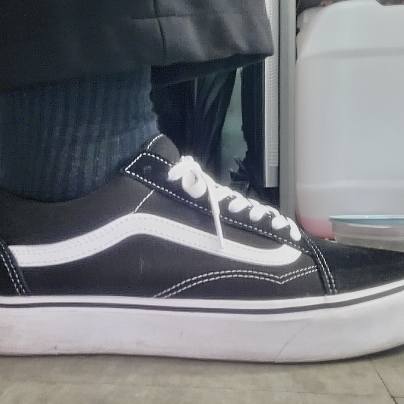 Vans ComfyCush Old Skool Black True white 착용 스타일