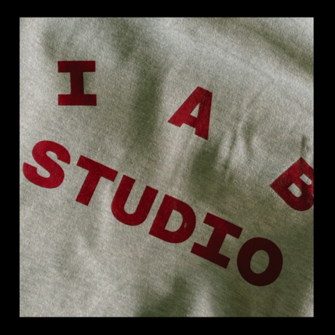 IAB Studio Half Zip-Up Oatmeal Burgundy 착용 스타일