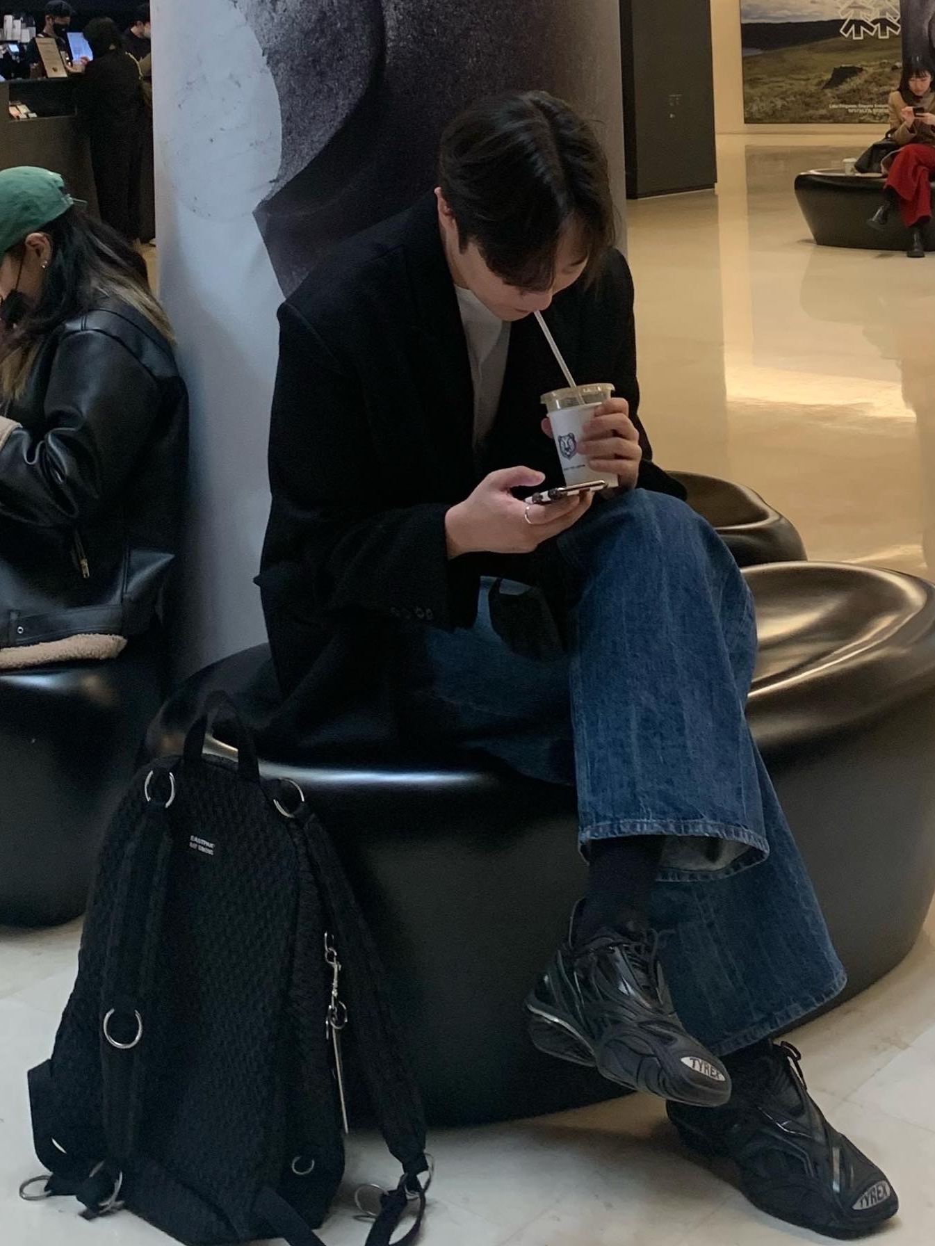 Balenciaga Tyrex Sneakers Black 착용 스타일 - 2
