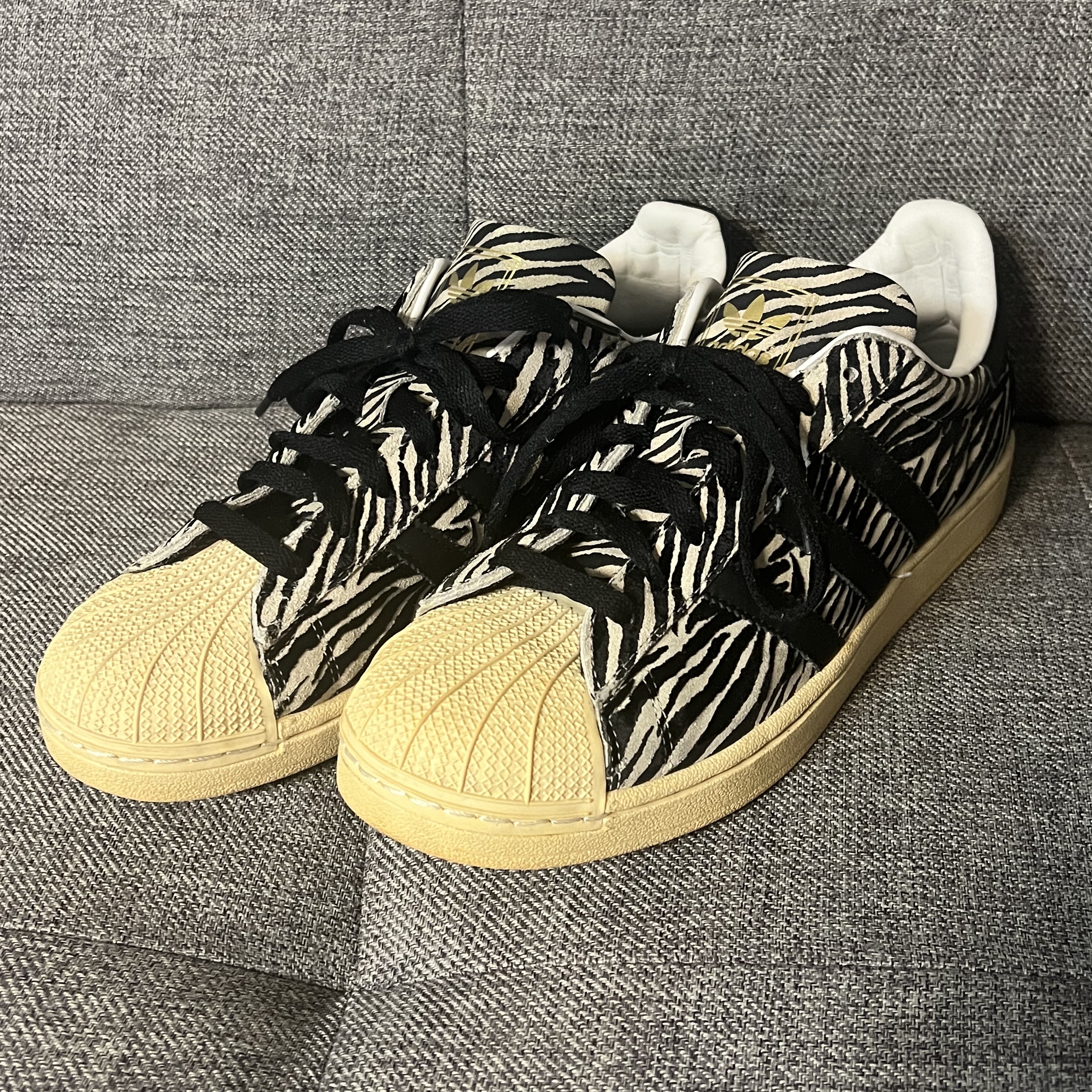 Adidas Superstar White Black 착용 스타일 - 1