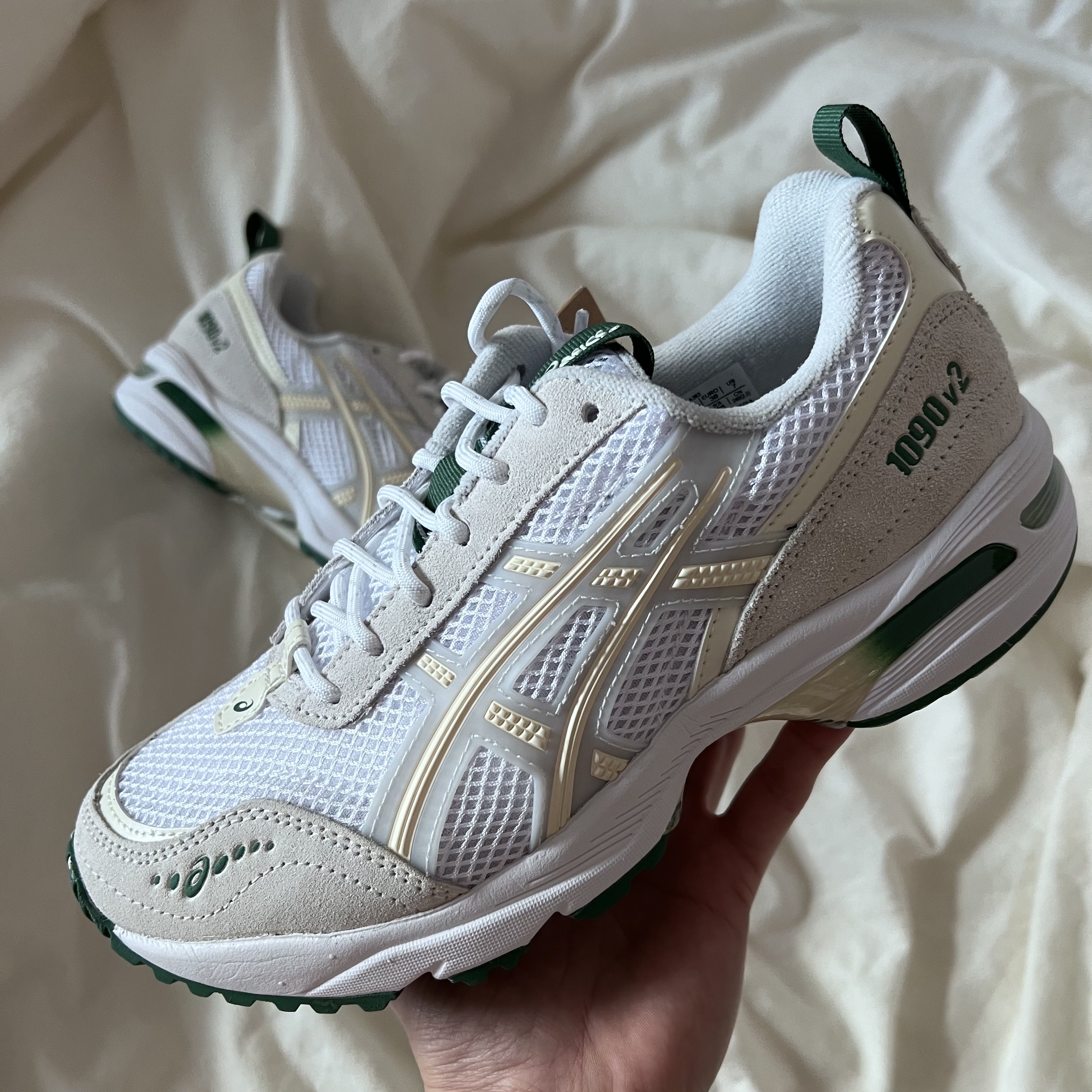 (W) Asics Gel-1090 V2 White Glacier Grey 착용 스타일 - 2