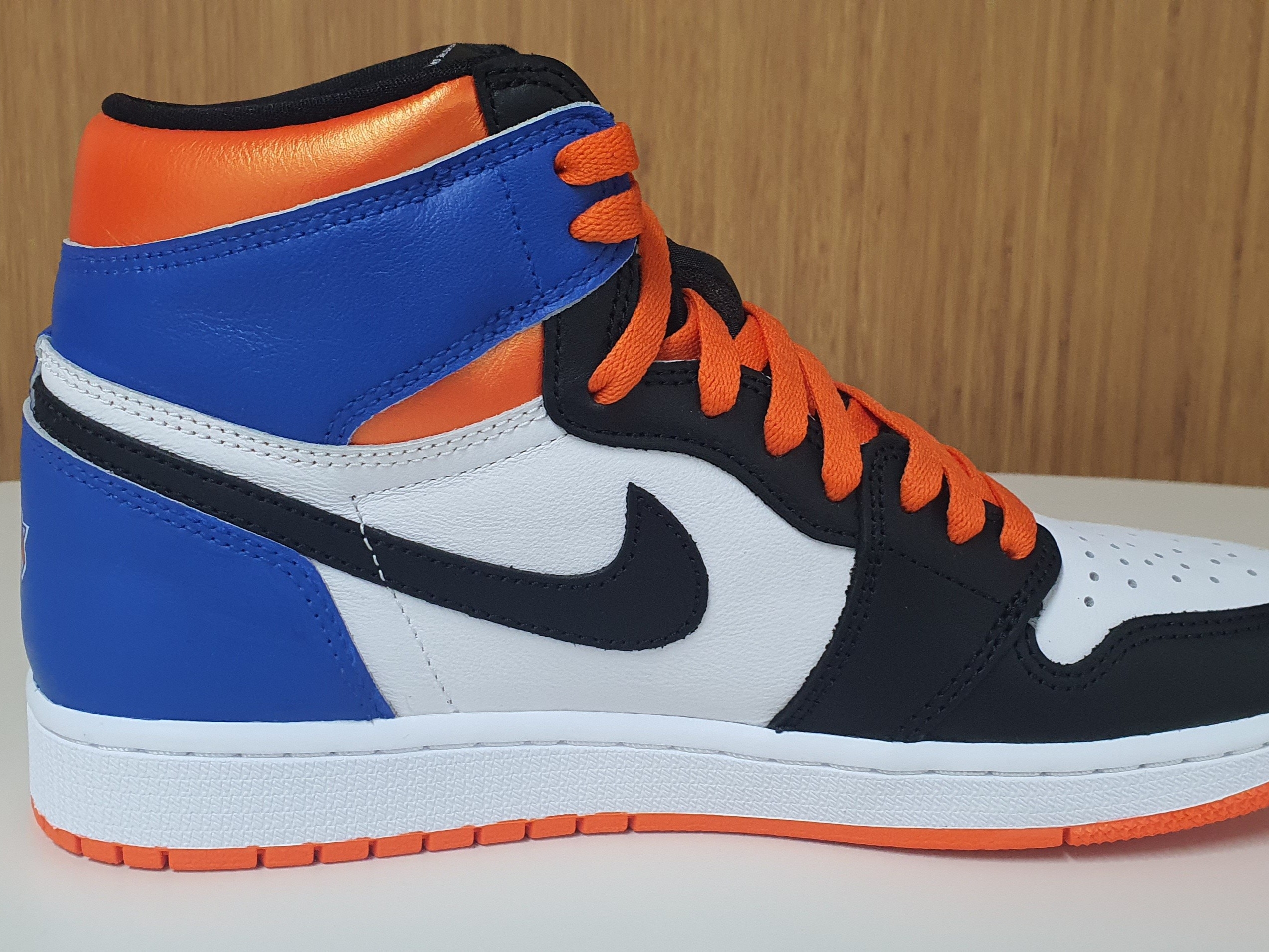 Jordan 1 Retro High OG Electro Orange 착용 스타일 - 2