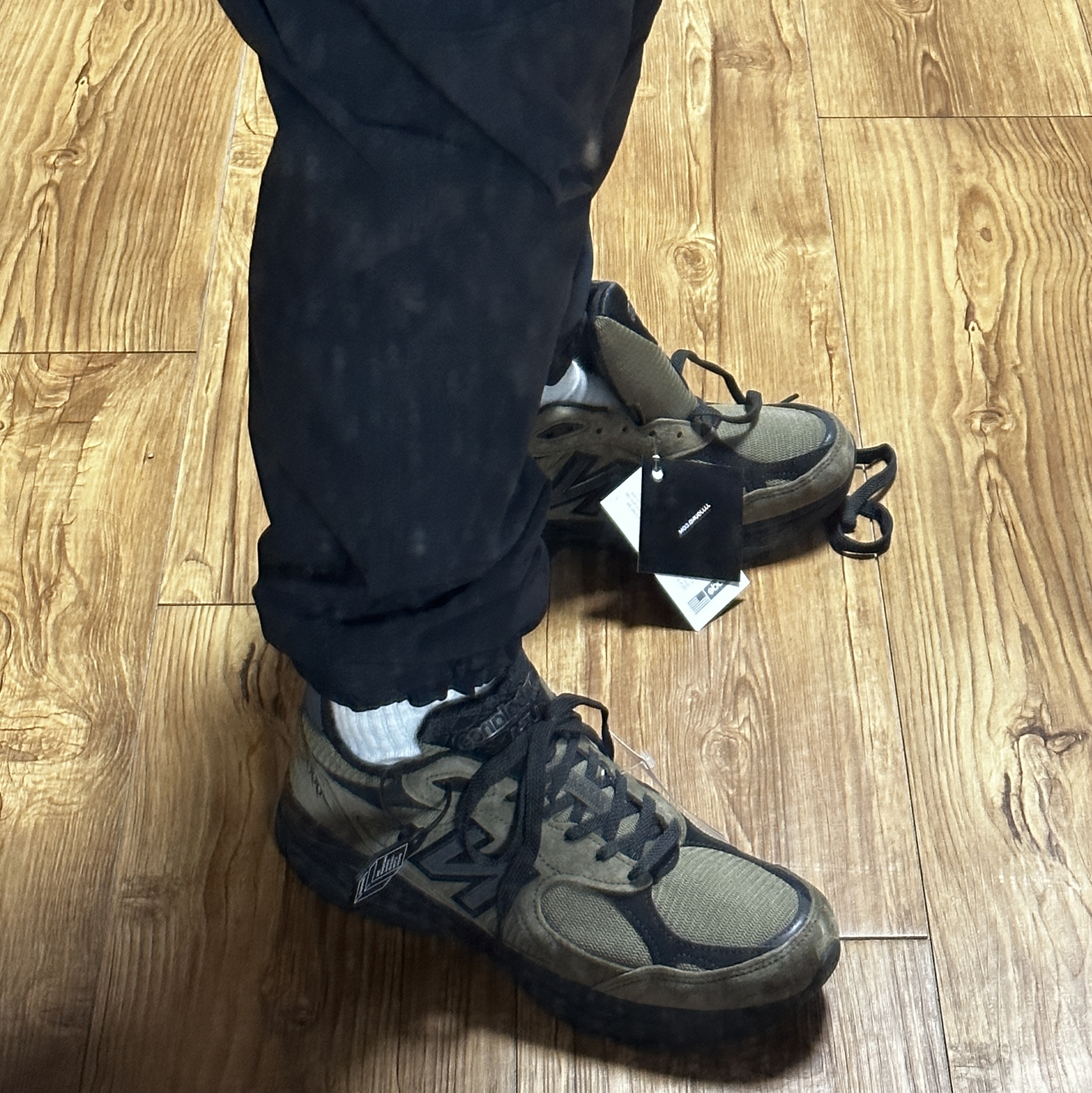 New Balance x JJJJound 990v3 Brown Black 착용 스타일 - 3
