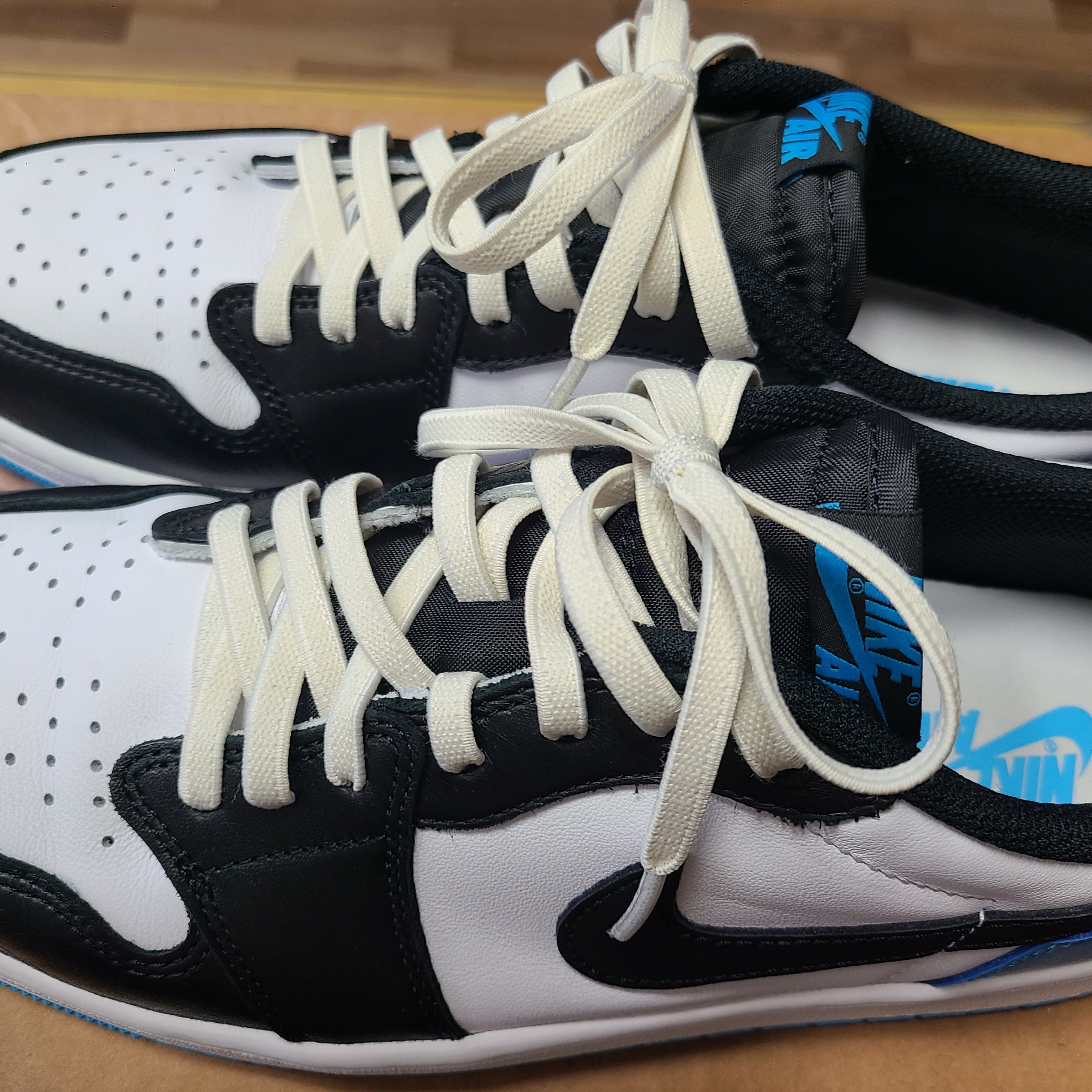 Jordan 1 Retro Low OG Black and Dark Powder Blue 착용 스타일