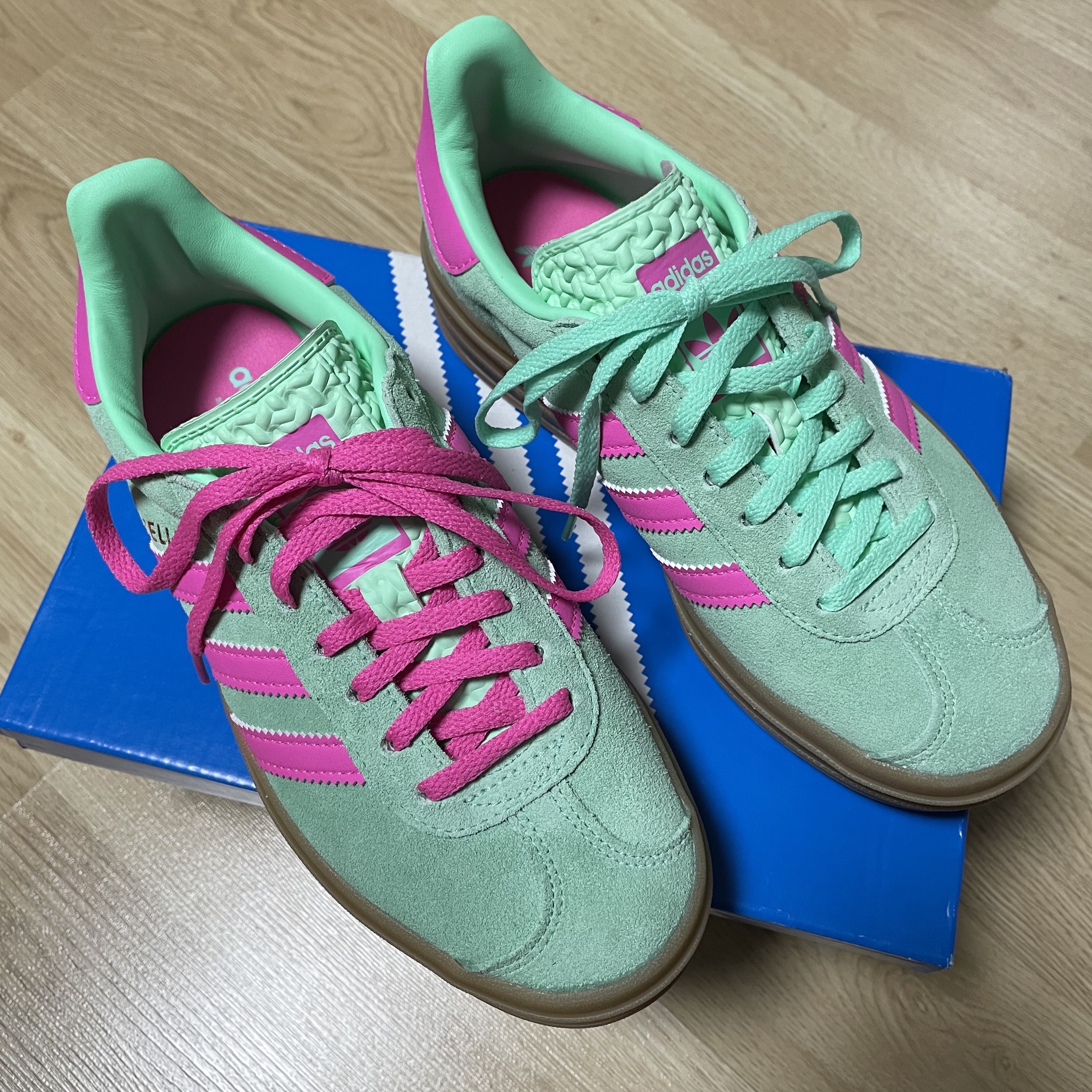 (W) Adidas Gazelle Bold Pulse Mint Pink 착용 스타일 - 2