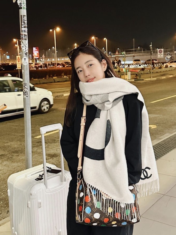 Louis Vuitton x YK Speedy Bandouliere 25 Dots Print Monogram 착용 스타일